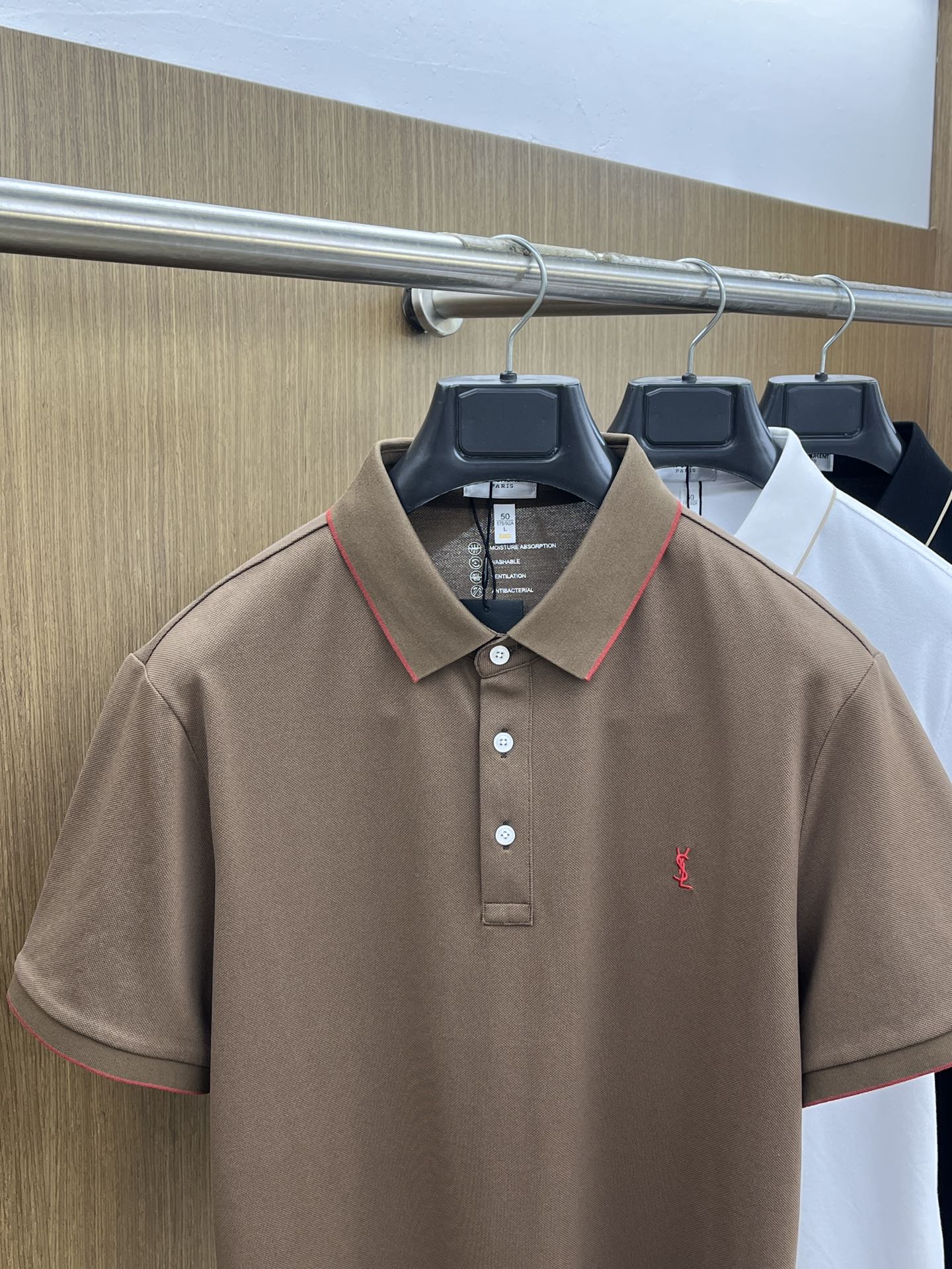 新款 YSL🔥🔥春夏新款男士短袖Polo衫，品牌最新设计元素！既不单调也不复杂,恰到好处的展现品味！客供