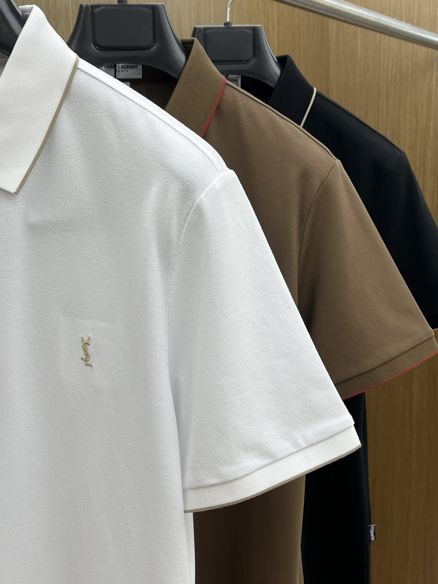 新款 YSL🔥🔥春夏新款男士短袖Polo衫，品牌最新设计元素！既不单调也不复杂,恰到好处的展现品味！客供