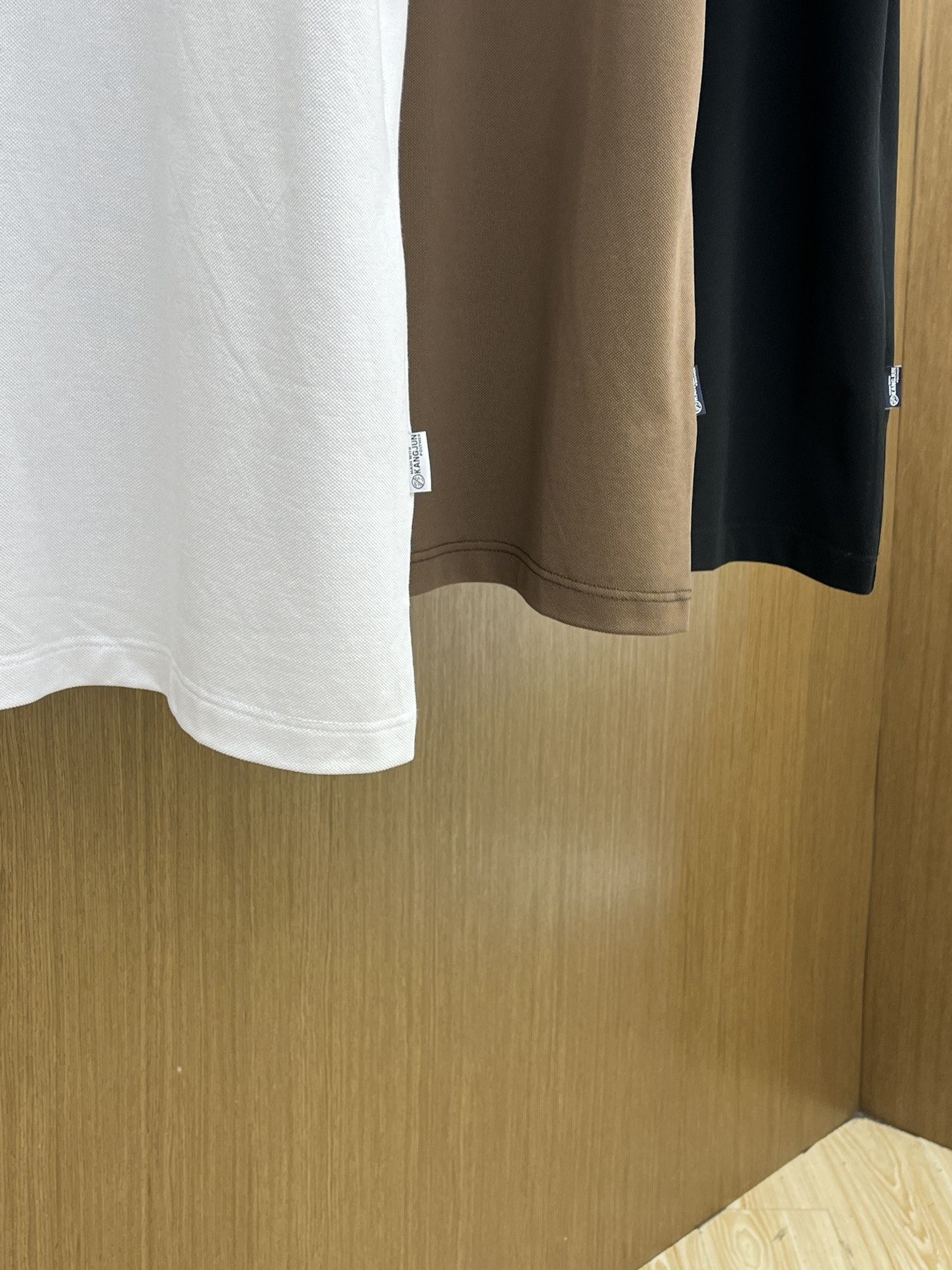 新款 YSL🔥🔥春夏新款男士短袖Polo衫，品牌最新设计元素！既不单调也不复杂,恰到好处的展现品味！客供