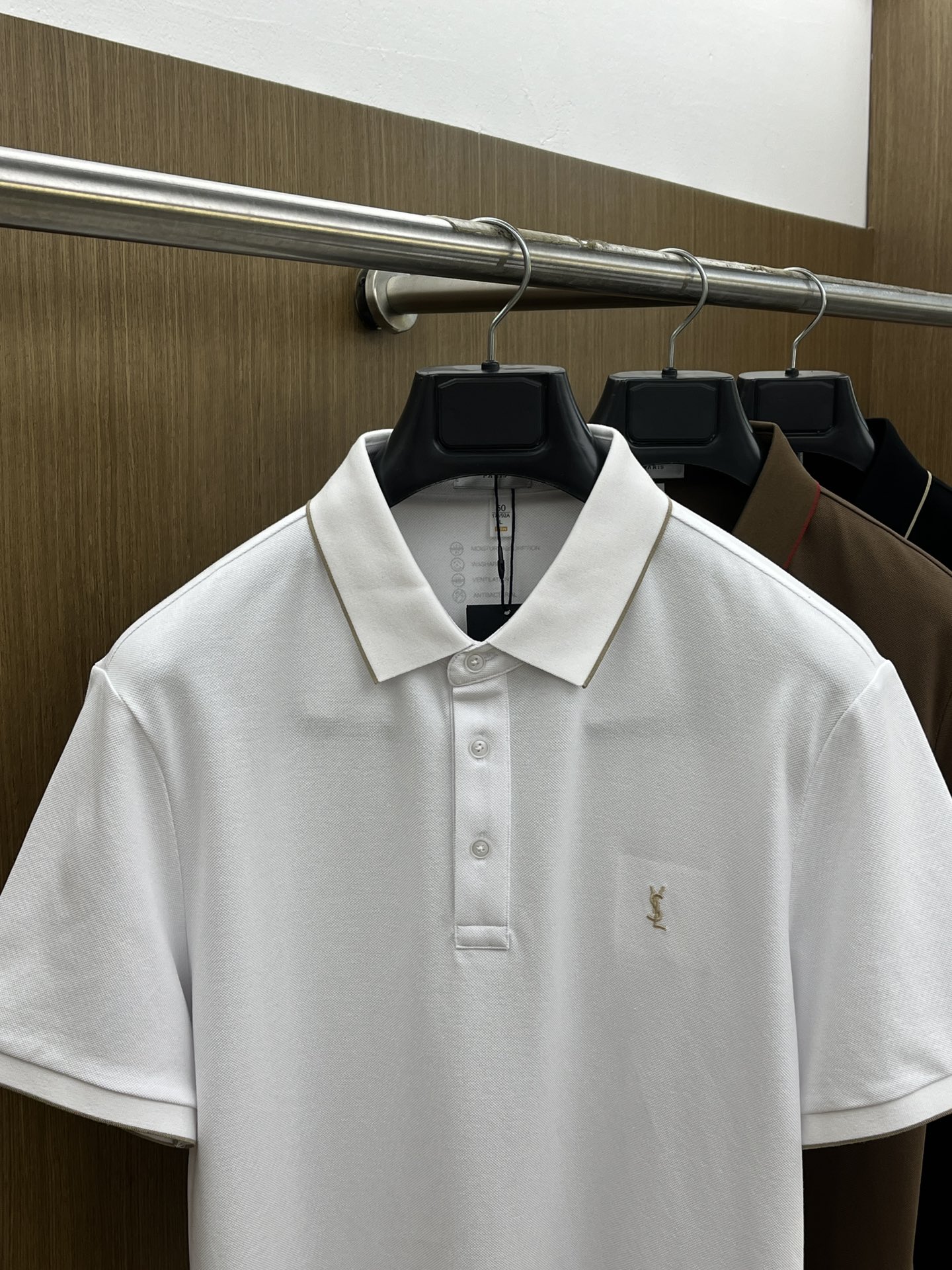 新款 YSL🔥🔥春夏新款男士短袖Polo衫，品牌最新设计元素！既不单调也不复杂,恰到好处的展现品味！客供