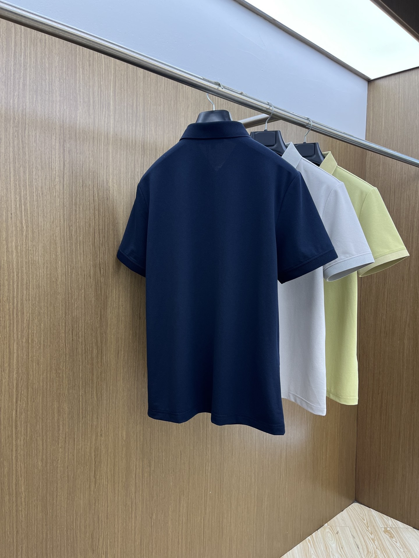 新款 Kiton 🔥🔥春夏新款男士短袖Polo衫，品牌最新设计元素！既不单调也不复杂,恰到好处的展现品味