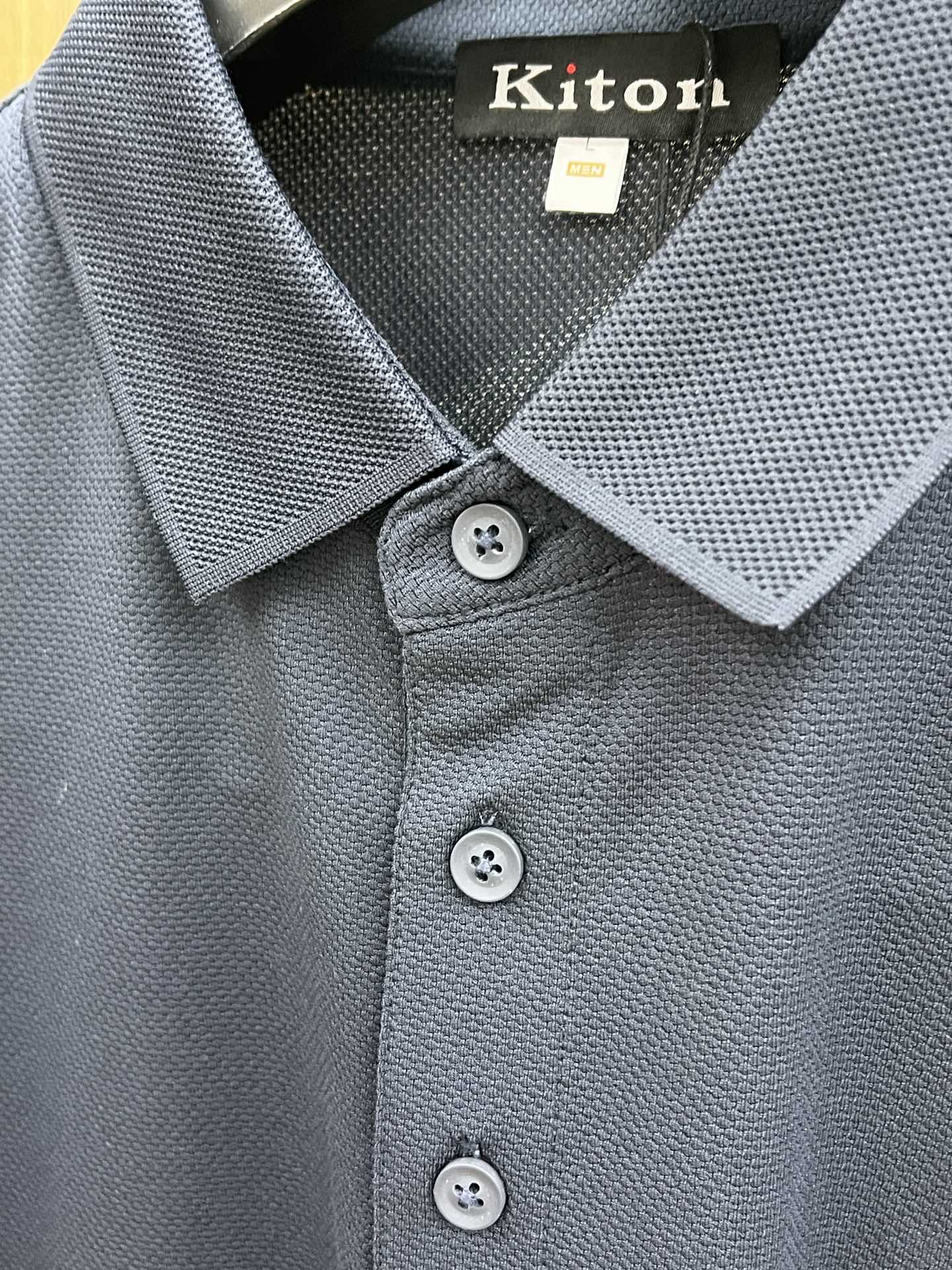 新款 Kiton 🔥🔥春夏新款男士短袖Polo衫，品牌最新设计元素！既不单调也不复杂,恰到好处的展现品味