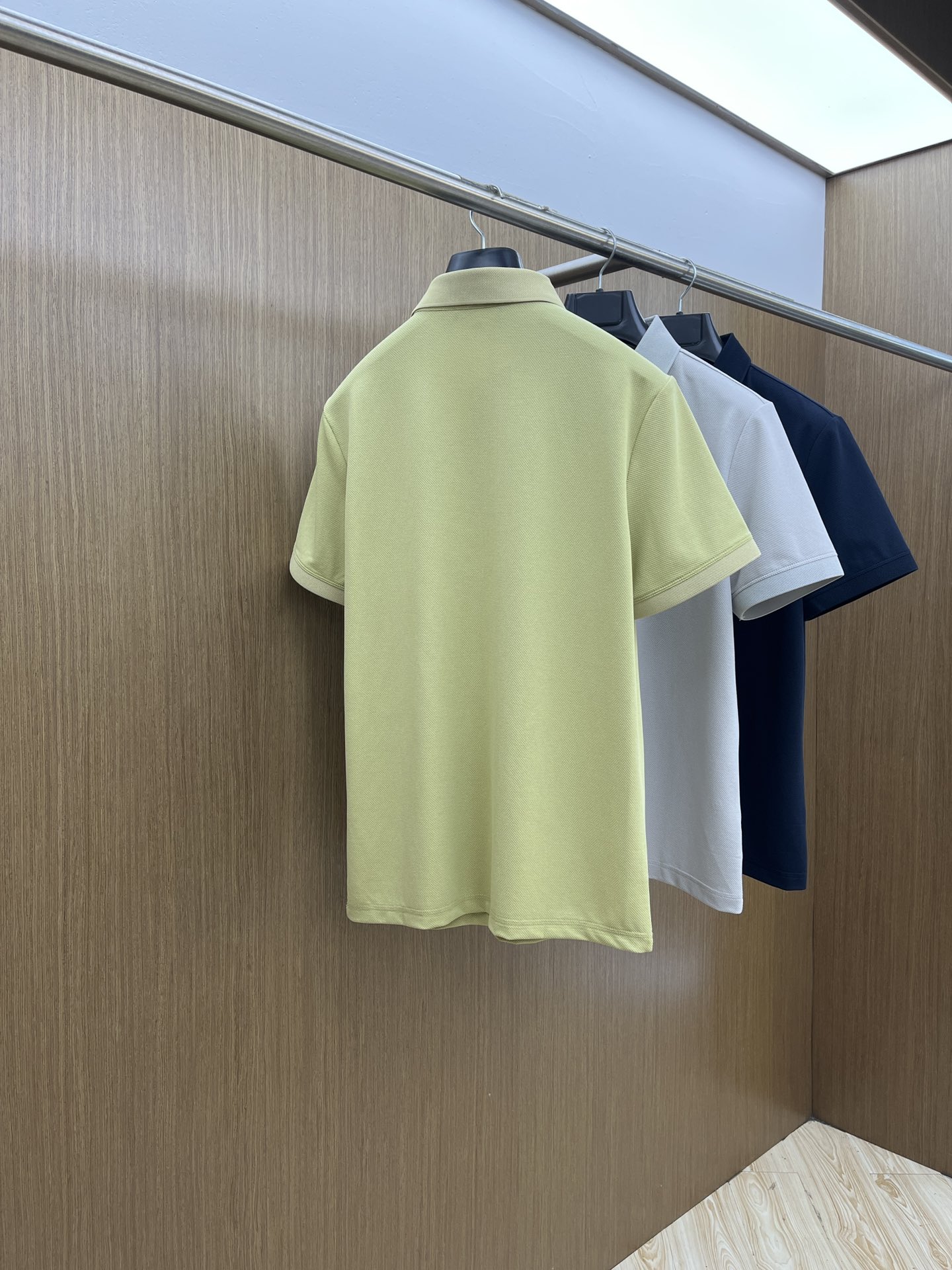 新款 Kiton 🔥🔥春夏新款男士短袖Polo衫，品牌最新设计元素！既不单调也不复杂,恰到好处的展现品味
