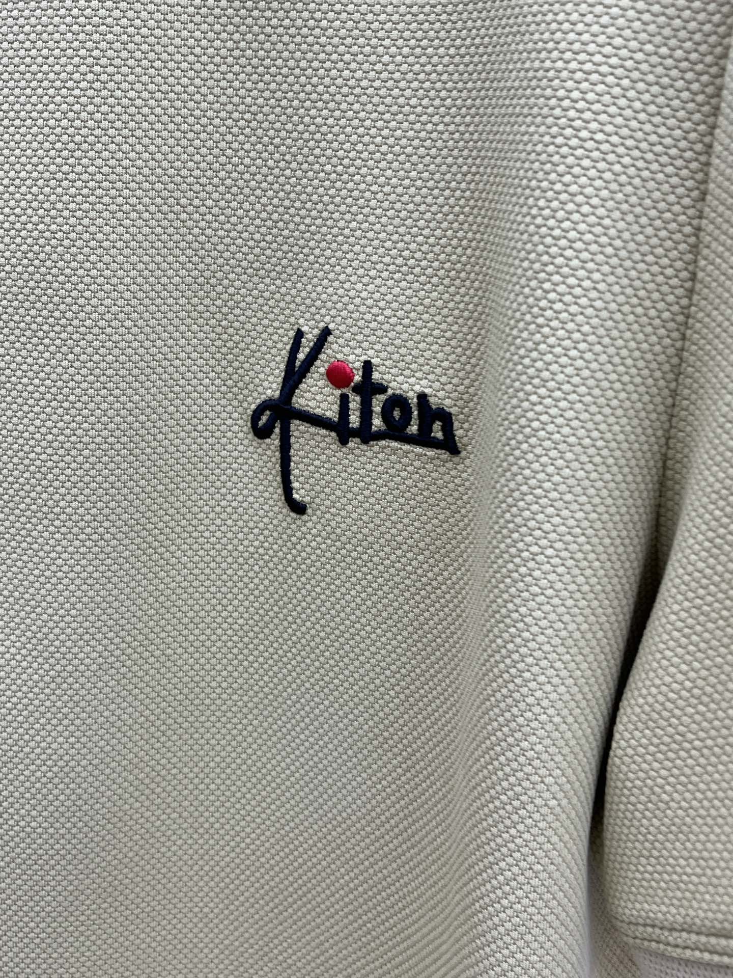 新款 Kiton 🔥🔥春夏新款男士短袖Polo衫，品牌最新设计元素！既不单调也不复杂,恰到好处的展现品味