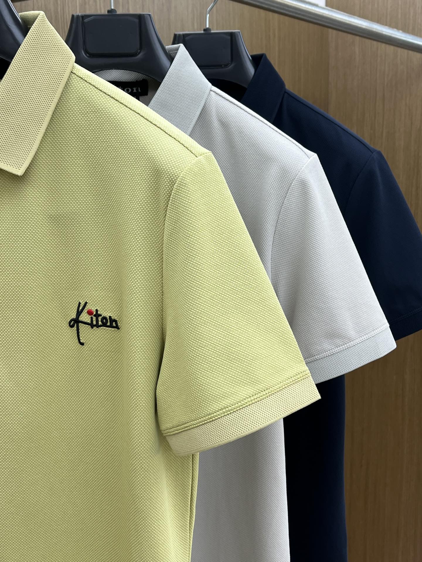 新款 Kiton 🔥🔥春夏新款男士短袖Polo衫，品牌最新设计元素！既不单调也不复杂,恰到好处的展现品味