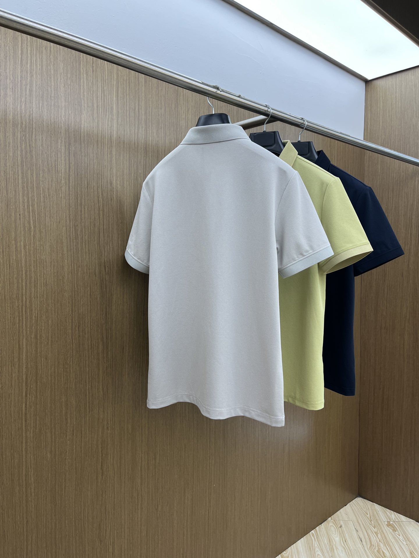 新款 Kiton 🔥🔥春夏新款男士短袖Polo衫，品牌最新设计元素！既不单调也不复杂,恰到好处的展现品味