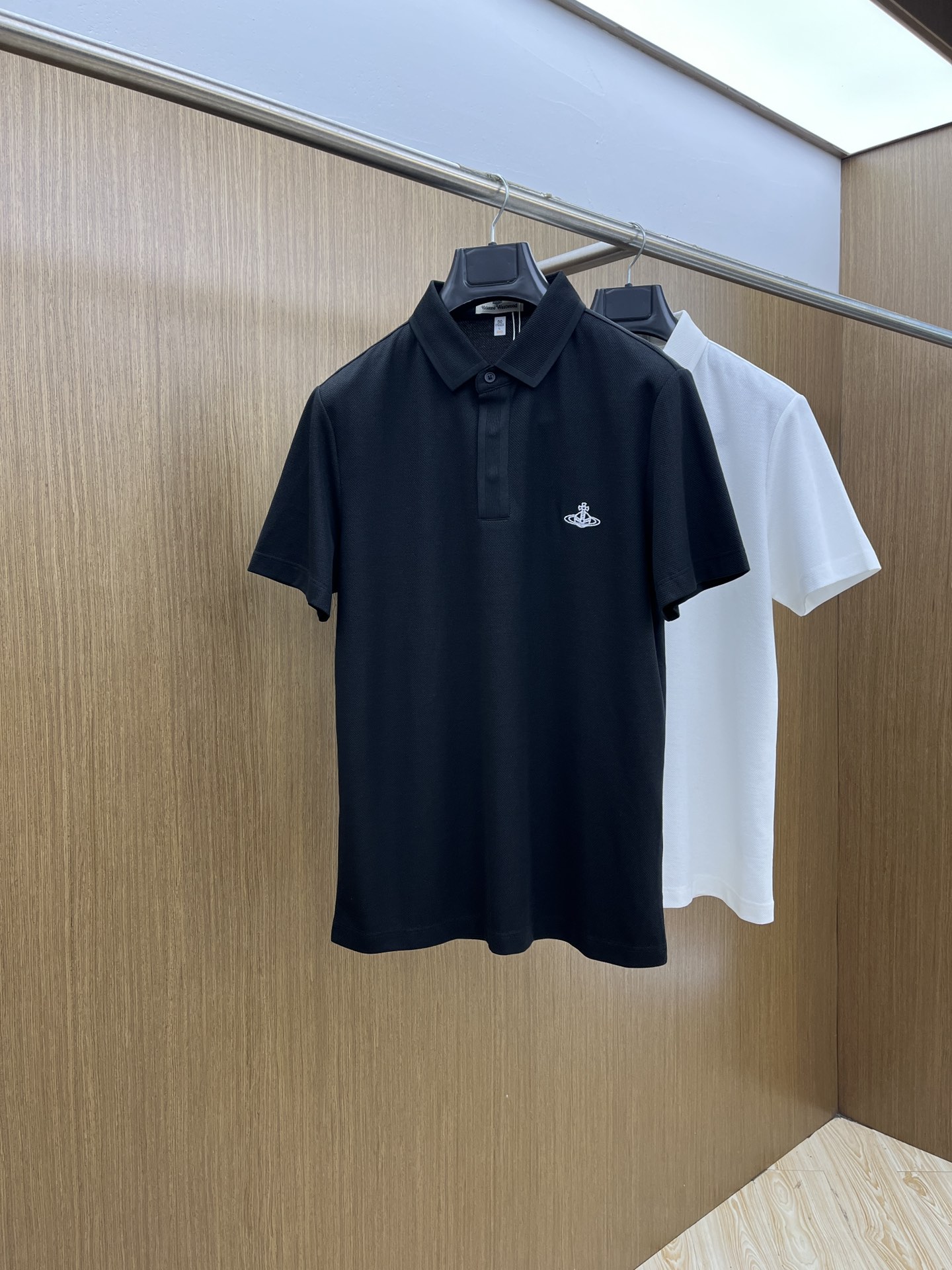 新款 VW 🔥🔥春夏新款男士短袖Polo衫，品牌最新设计元素！既不单调也不复杂,恰到好处的展现品味！客供