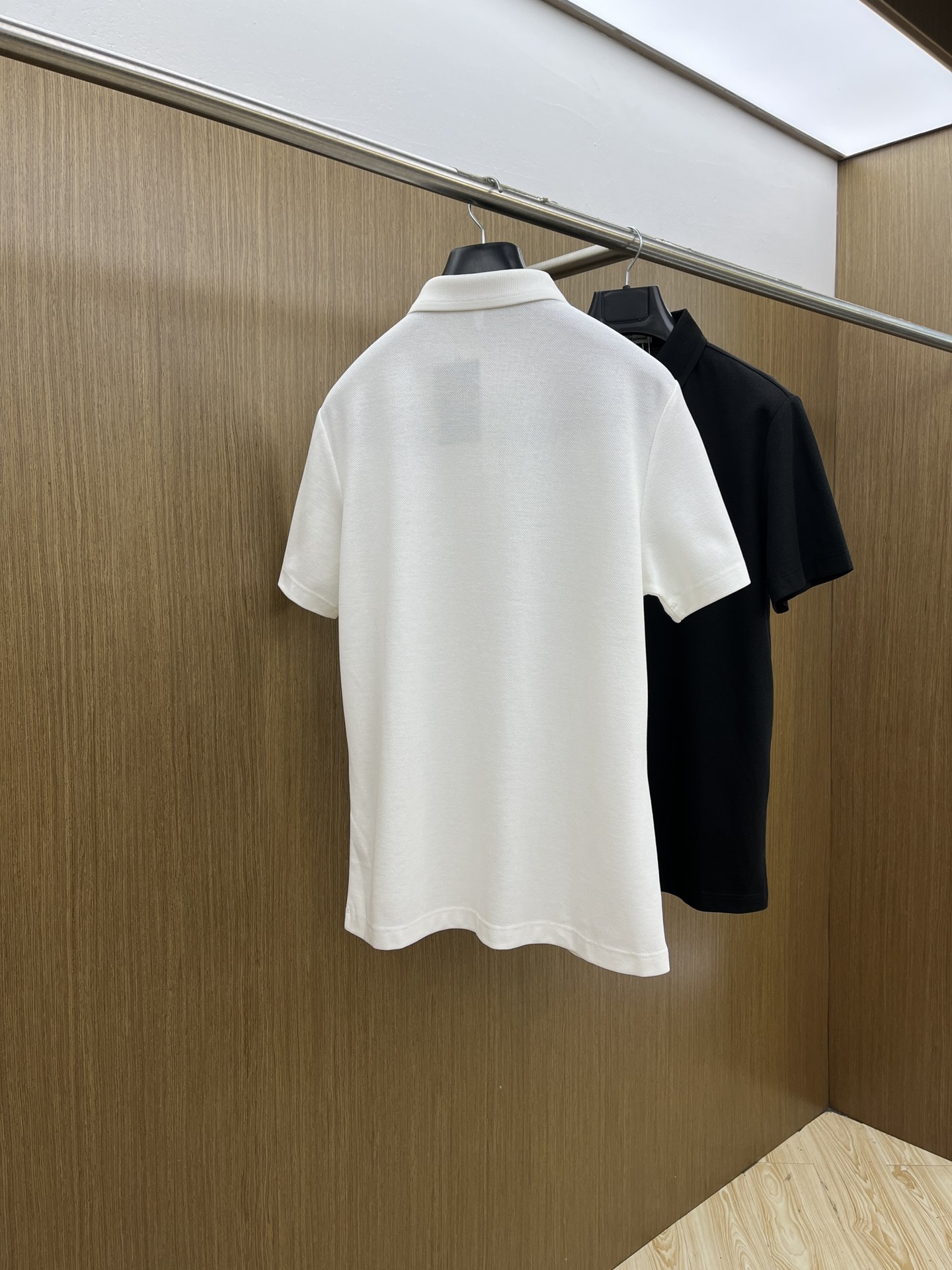 新款 VW 🔥🔥春夏新款男士短袖Polo衫，品牌最新设计元素！既不单调也不复杂,恰到好处的展现品味！客供