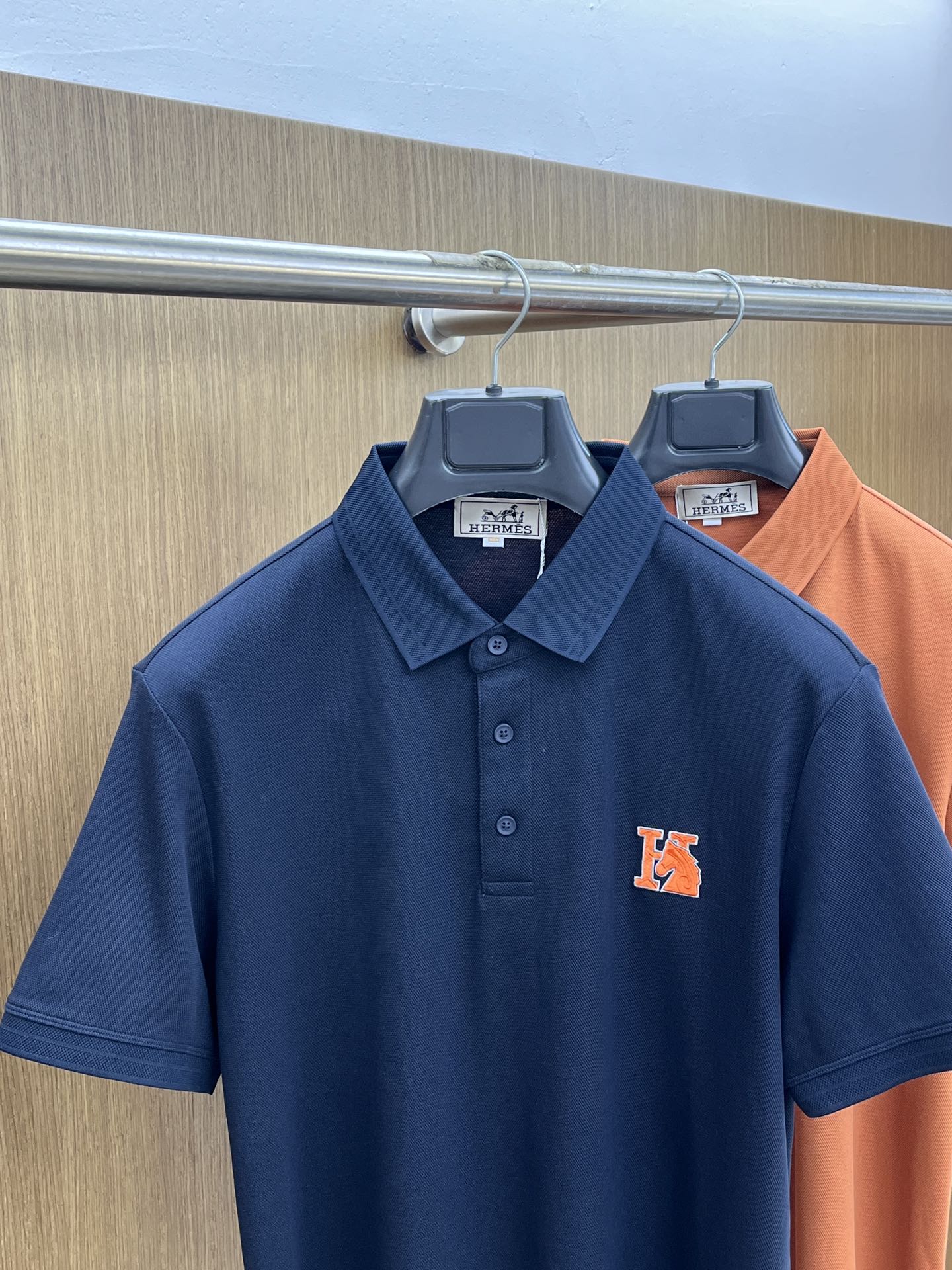 新款 Her 🔥🔥春夏新款男士短袖Polo衫，品牌最新设计元素！既不单调也不复杂,恰到好处的展现品味！客