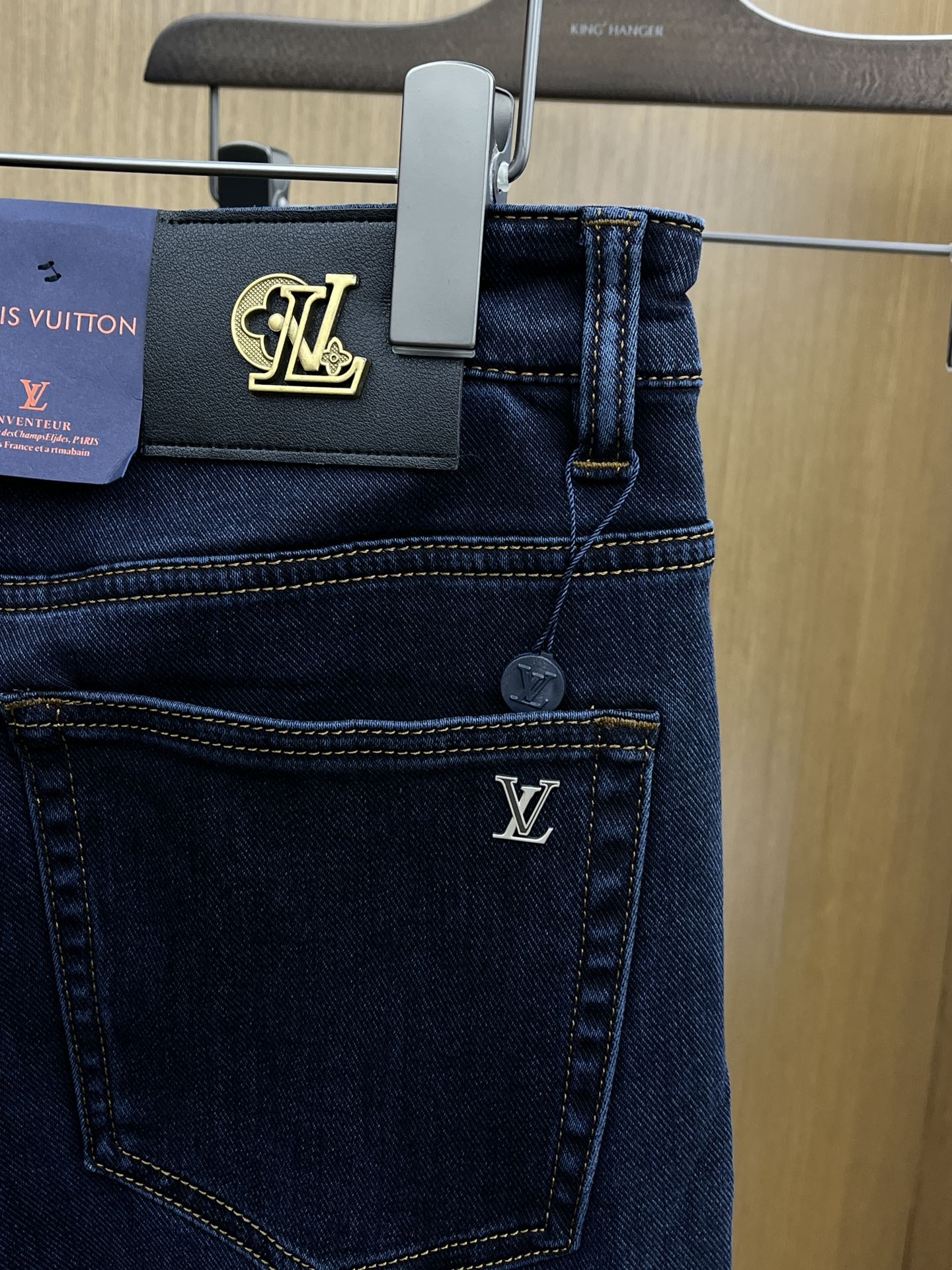 秋冬 LV 🔥🔥高端定制、25SS秋冬最新款牛仔裤 柜台同步发售 进口固色面料 原版定制复刻 客供五金辅