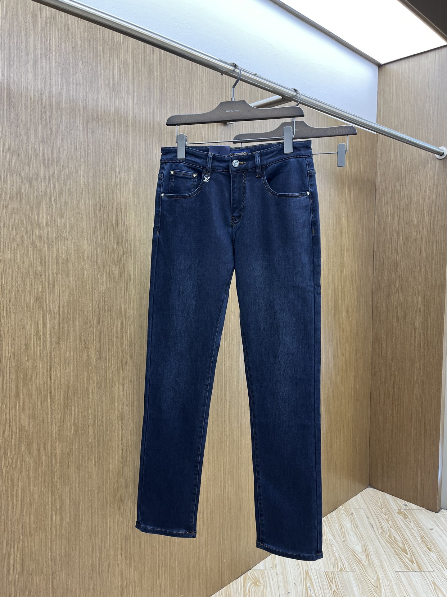 秋冬 LV 🔥🔥高端定制、25SS秋冬最新款牛仔裤 柜台同步发售 进口固色面料 原版定制复刻 客供五金辅