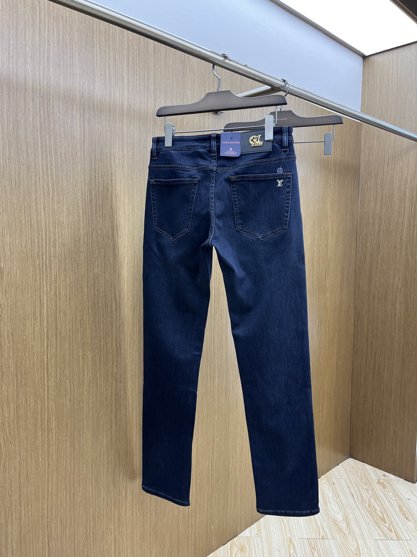 秋冬 LV 🔥🔥高端定制、25SS秋冬最新款牛仔裤 柜台同步发售 进口固色面料 原版定制复刻 客供五金辅