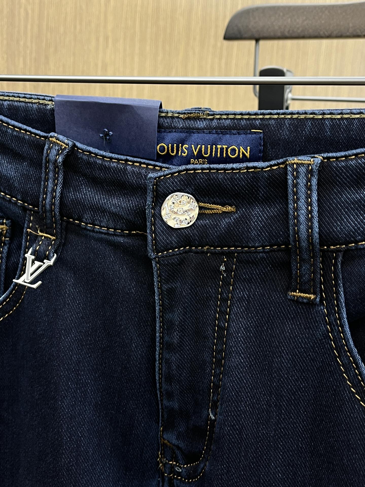 秋冬 LV 🔥🔥高端定制、25SS秋冬最新款牛仔裤 柜台同步发售 进口固色面料 原版定制复刻 客供五金辅