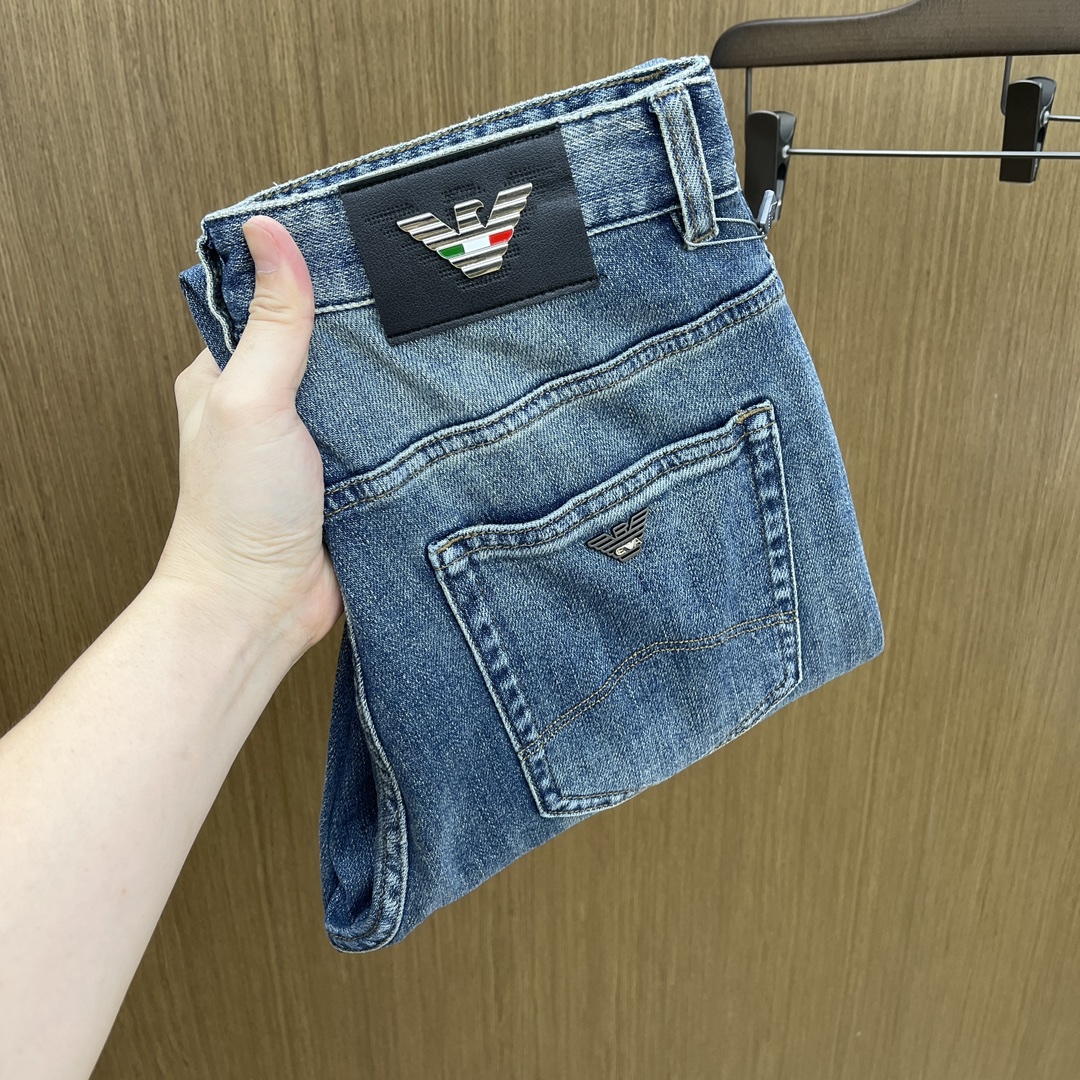 NO:540599,Autumn and Winter AJ high-end customization, 25SS autumn and winter latest jeans are available at the counter simultaneously, imported color fixing fabrics, original custom reproduction, customer-supplied hardware and auxiliary materials, original quality, heavy industry washing, fine workmanship and excellent upper body!  Preferred single product produced by fax, number 29-38 without 35.37, jeans, alexander wang19860909秋冬 AJ 高端定制、25SS秋冬最新款牛仔裤 柜台同步发售 进口固色面料 原版定制复刻 客供五金辅料 原单品质 重工洗水 做工走线精细 上身绝佳！优选单品 fax出品 码数29-38无35.37,,jeans,alexander wang,Men's clothing