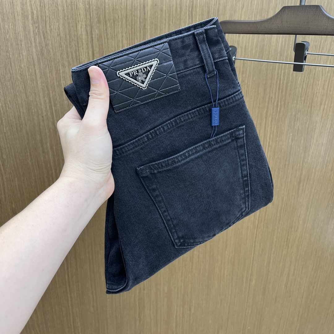 NO:540602,PD high-end customization, 25SS autumn and winter latest jeans are available at the counter simultaneously, imported color fixing fabrics, original custom reproduction, customer-supplied hardware and auxiliary materials, original quality, heavy industry washing, fine workmanship and excellent upper body!  Preferred single product produced by fax, number 29-38 without 35.37, jeans, alexander wang19860909秋冬 PD 高端定制、25SS秋冬最新款牛仔裤 柜台同步发售 进口固色面料 原版定制复刻 客供五金辅料 原单品质 重工洗水 做工走线精细 上身绝佳！优选单品 fax出品 码数29-38无35.37,,jeans,alexander wang,Men's clothing