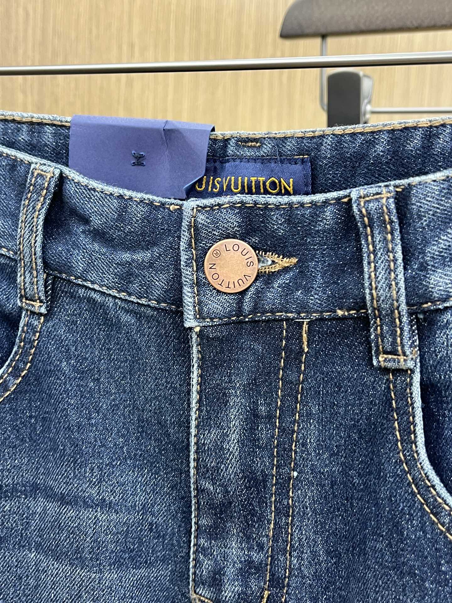 秋冬 LV 🔥🔥高端定制、25SS秋冬最新款牛仔裤 柜台同步发售 进口固色面料 原版定制复刻 客供五金辅