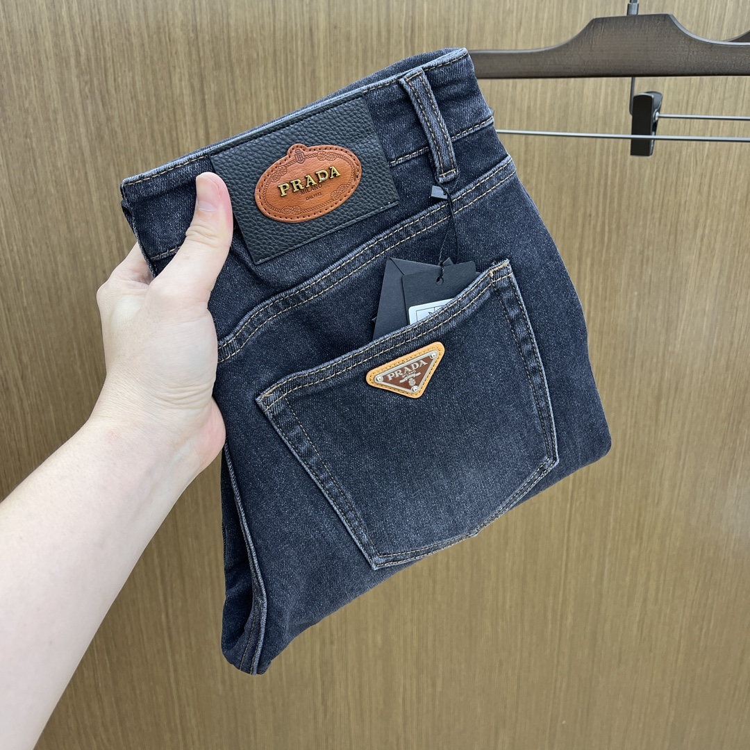 NO:540583,PD high-end customization, 25SS autumn and winter latest jeans are available at the counter simultaneously, imported color fixing fabrics, original custom reproduction, customer-supplied hardware and auxiliary materials, original quality, heavy industry washing, fine workmanship and excellent upper body!  Preferred single product produced by fax, number 29-38 without 35.37, jeans, alexander wang19860909秋冬 PD 高端定制、25SS秋冬最新款牛仔裤 柜台同步发售 进口固色面料 原版定制复刻 客供五金辅料 原单品质 重工洗水 做工走线精细 上身绝佳！优选单品 fax出品 码数29-38无35.37,,jeans,alexander wang,Men's clothing