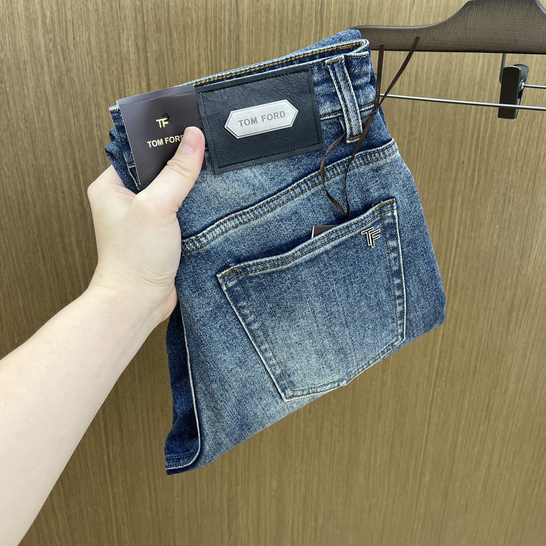 NO:540585,Autumn and Winter TF high-end customization, 25SS autumn and winter latest jeans are available at the counter simultaneously, imported color fixing fabrics, original custom reproduction, customer-supplied hardware and auxiliary materials, original quality, heavy industry washing, fine workmanship and excellent upper body!  Preferred single product produced by fax, number 29-38 without 35.37,,tom ford,jeans,alexander wang19860909秋冬 TF 高端定制、25SS秋冬最新款牛仔裤 柜台同步发售 进口固色面料 原版定制复刻 客供五金辅料 原单品质 重工洗水 做工走线精细 上身绝佳！优选单品 fax出品 码数29-38无35.37,,tom ford,jeans,alexander wang,Men's clothing