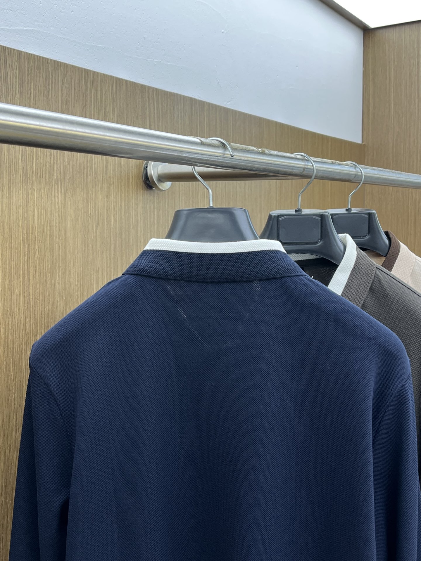 秋冬 AJ 🔥🔥秋冬新款男士标识短袖Polo衫，延续经典商务休闲翻领POLO恤.该款Polo衫采用丝光双