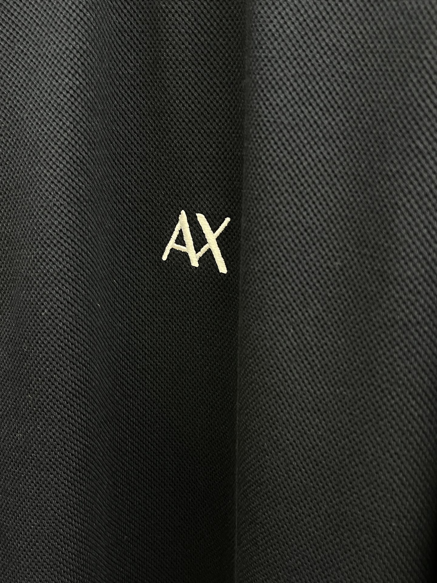 秋冬 AJ 🔥🔥秋冬新款男士标识短袖Polo衫，延续经典商务休闲翻领POLO恤.该款Polo衫采用丝光双