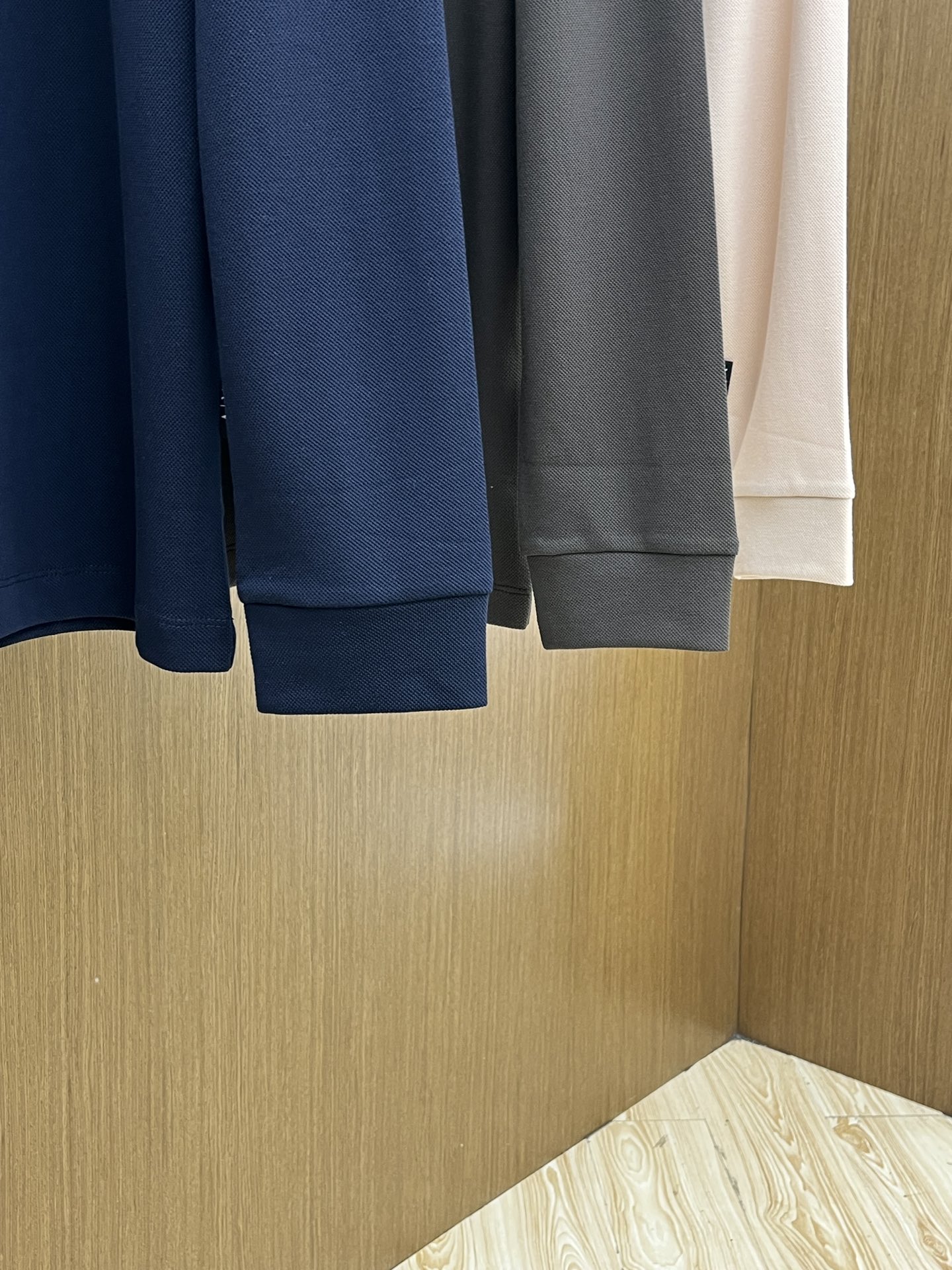 秋冬 AJ 🔥🔥秋冬新款男士标识短袖Polo衫，延续经典商务休闲翻领POLO恤.该款Polo衫采用丝光双