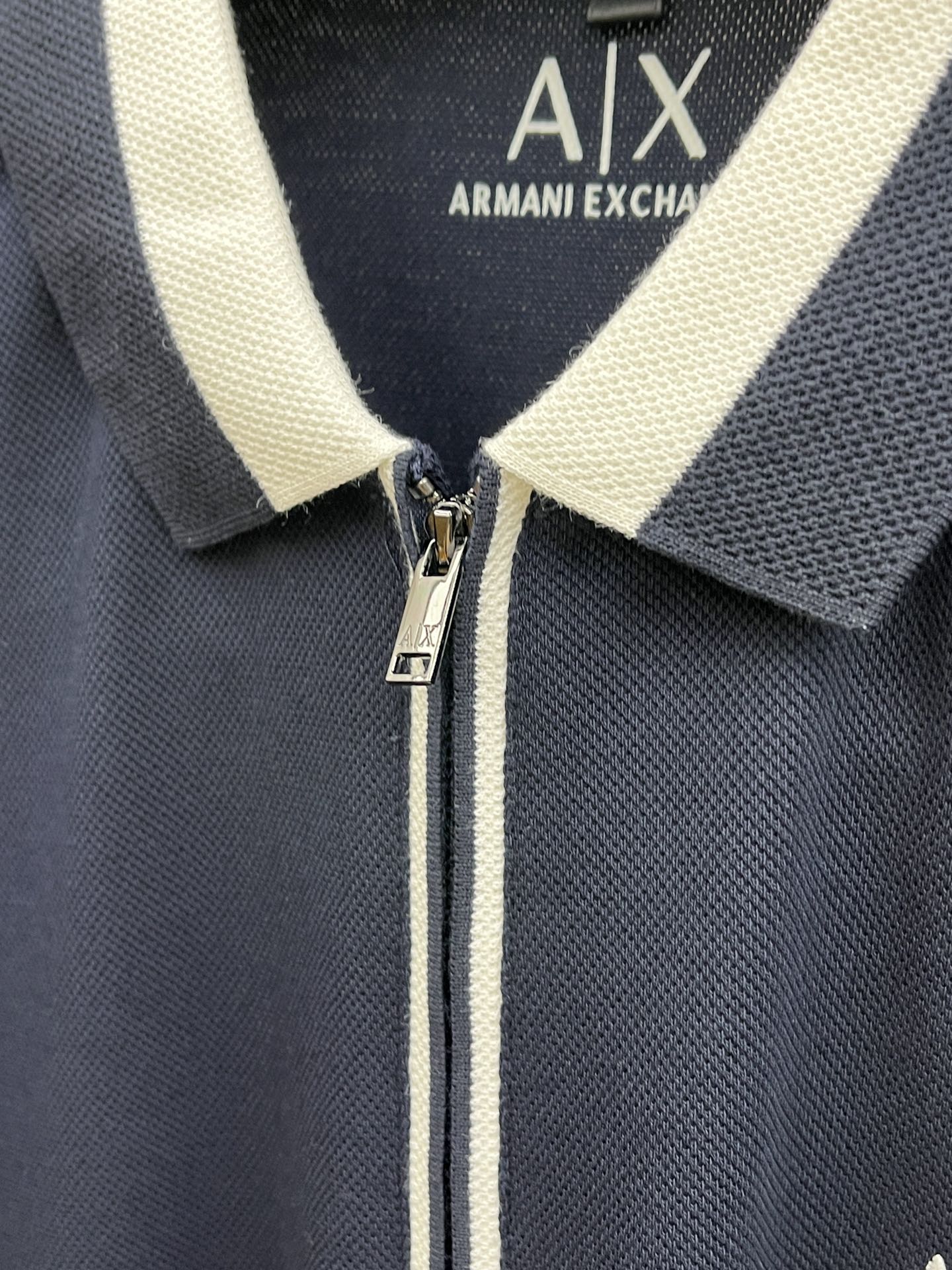 秋冬 AJ 🔥🔥秋冬新款男士标识短袖Polo衫，延续经典商务休闲翻领POLO恤.该款Polo衫采用丝光双