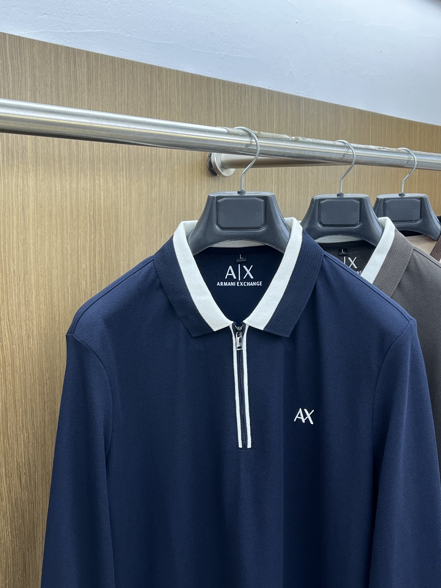 秋冬 AJ 🔥🔥秋冬新款男士标识短袖Polo衫，延续经典商务休闲翻领POLO恤.该款Polo衫采用丝光双