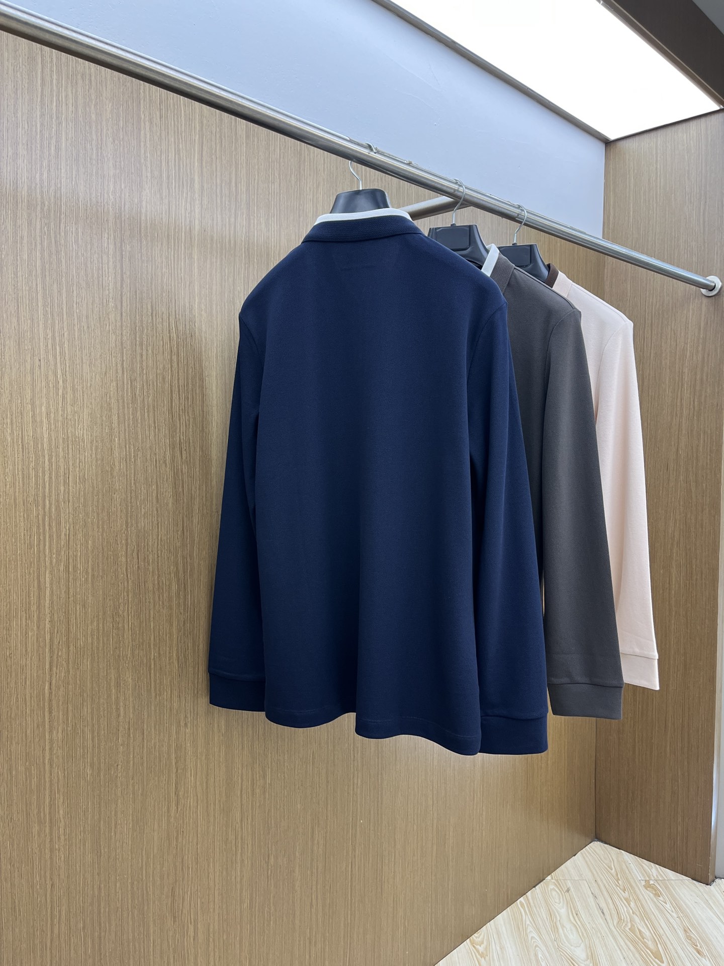 秋冬 AJ 🔥🔥秋冬新款男士标识短袖Polo衫，延续经典商务休闲翻领POLO恤.该款Polo衫采用丝光双