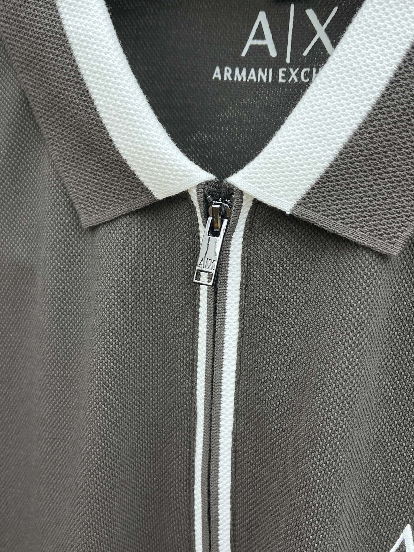 秋冬 AJ 🔥🔥秋冬新款男士标识短袖Polo衫，延续经典商务休闲翻领POLO恤.该款Polo衫采用丝光双