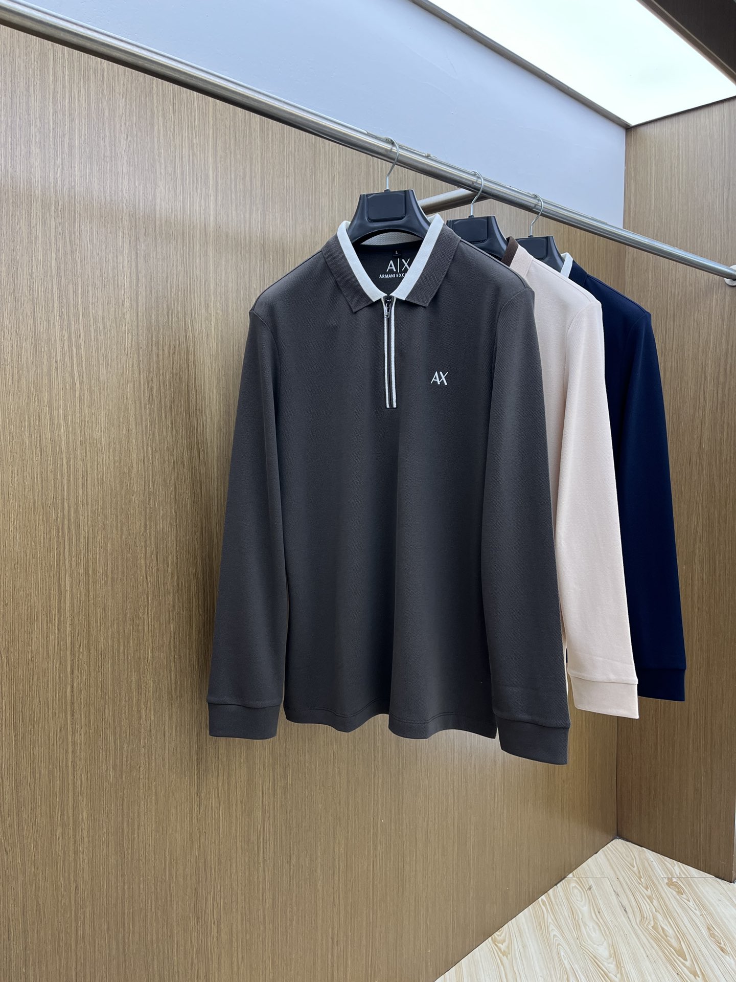 秋冬 AJ 🔥🔥秋冬新款男士标识短袖Polo衫，延续经典商务休闲翻领POLO恤.该款Polo衫采用丝光双