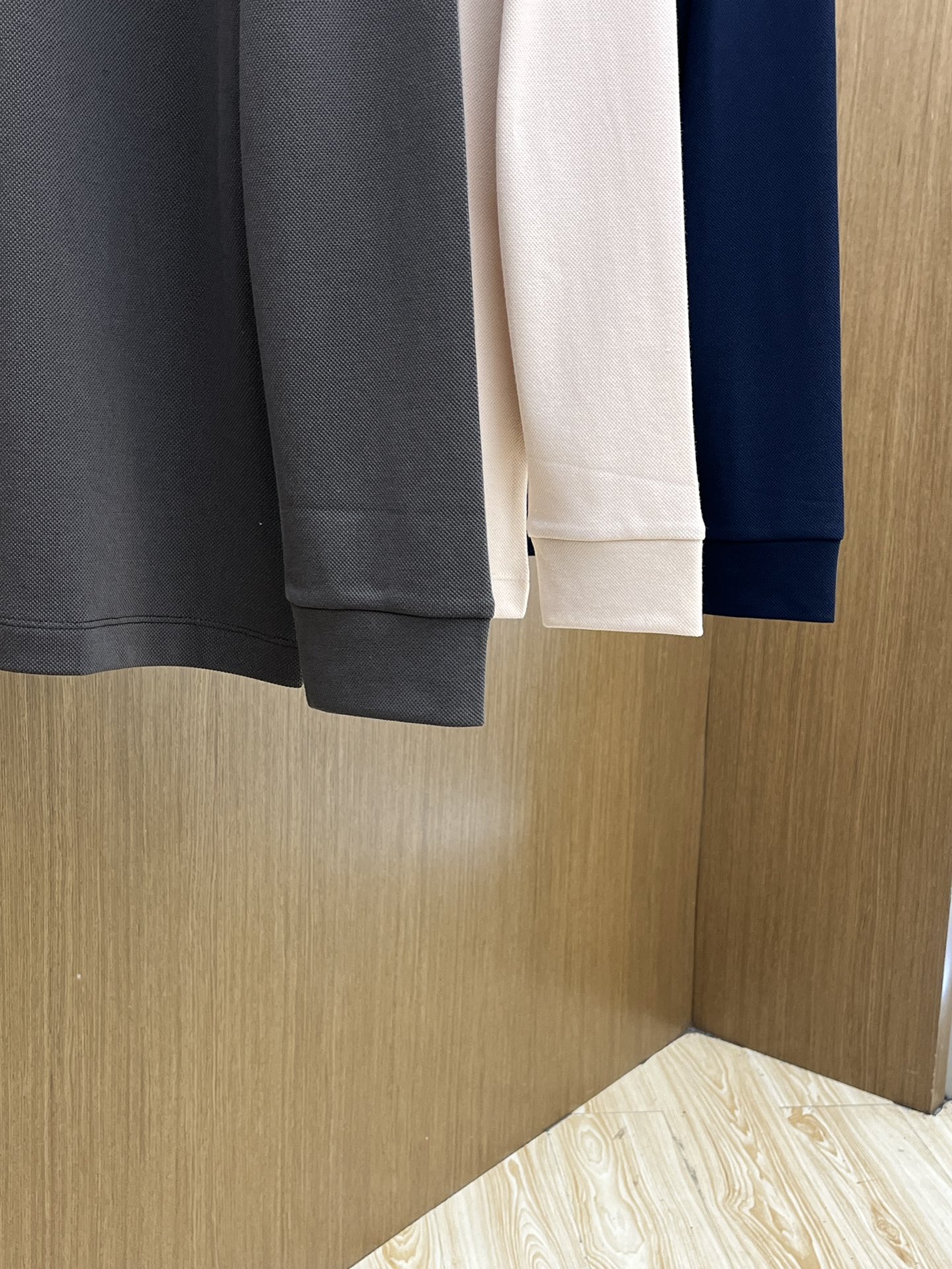 秋冬 AJ 🔥🔥秋冬新款男士标识短袖Polo衫，延续经典商务休闲翻领POLO恤.该款Polo衫采用丝光双