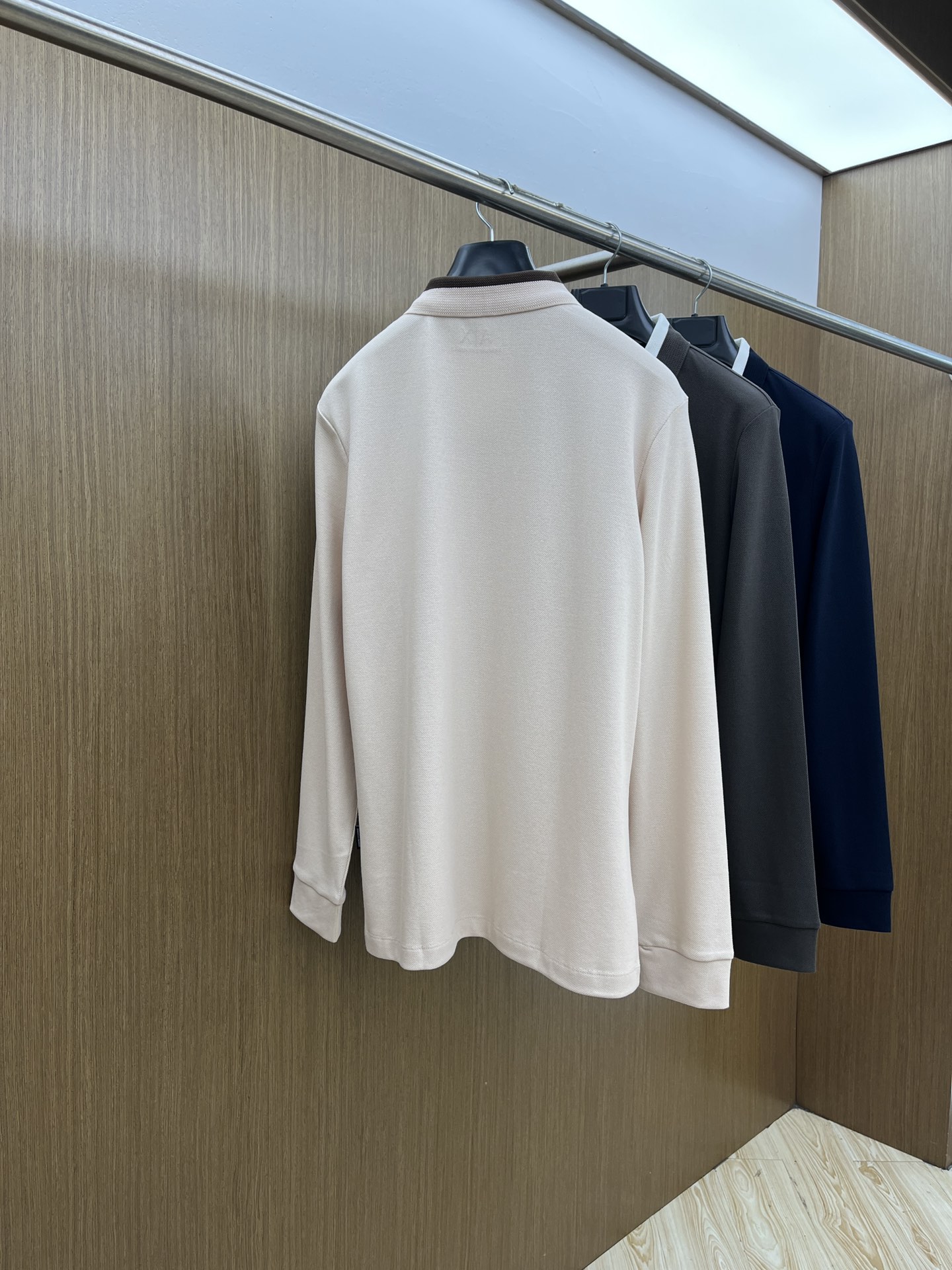 秋冬 AJ 🔥🔥秋冬新款男士标识短袖Polo衫，延续经典商务休闲翻领POLO恤.该款Polo衫采用丝光双