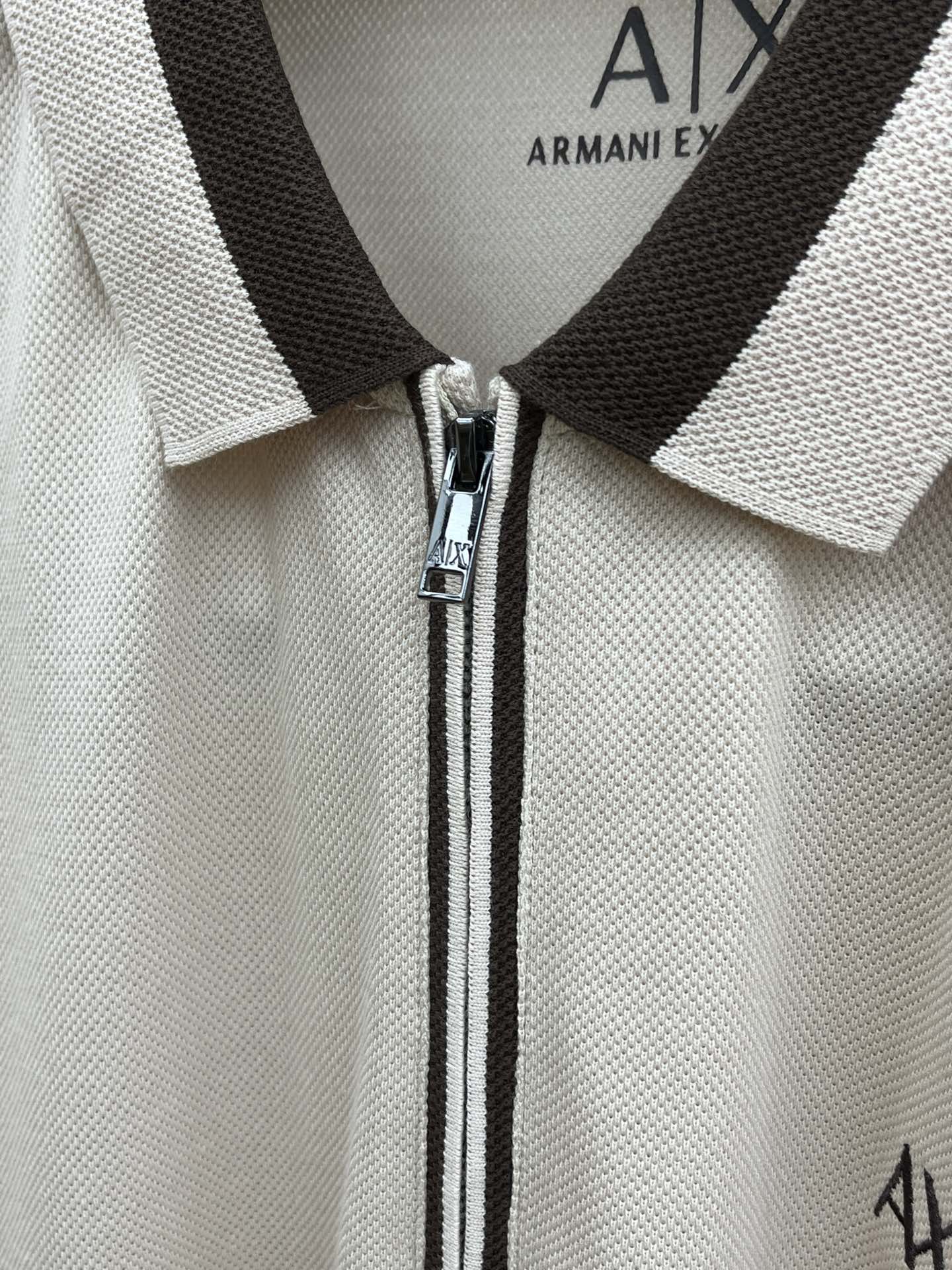 秋冬 AJ 🔥🔥秋冬新款男士标识短袖Polo衫，延续经典商务休闲翻领POLO恤.该款Polo衫采用丝光双