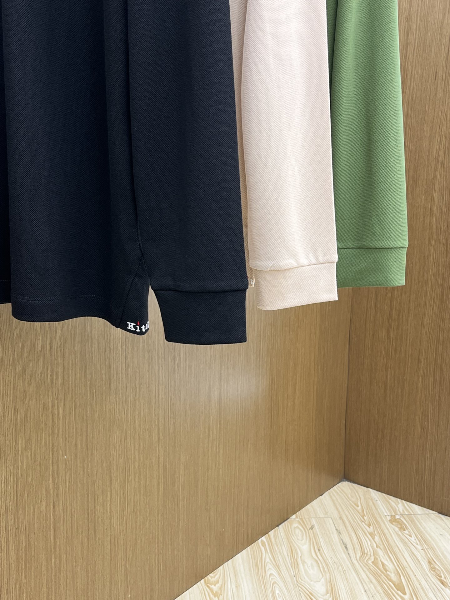 秋冬 Kiton 🔥🔥秋冬新款男士标识短袖Polo衫，延续经典商务休闲翻领POLO恤.该款Polo衫采用