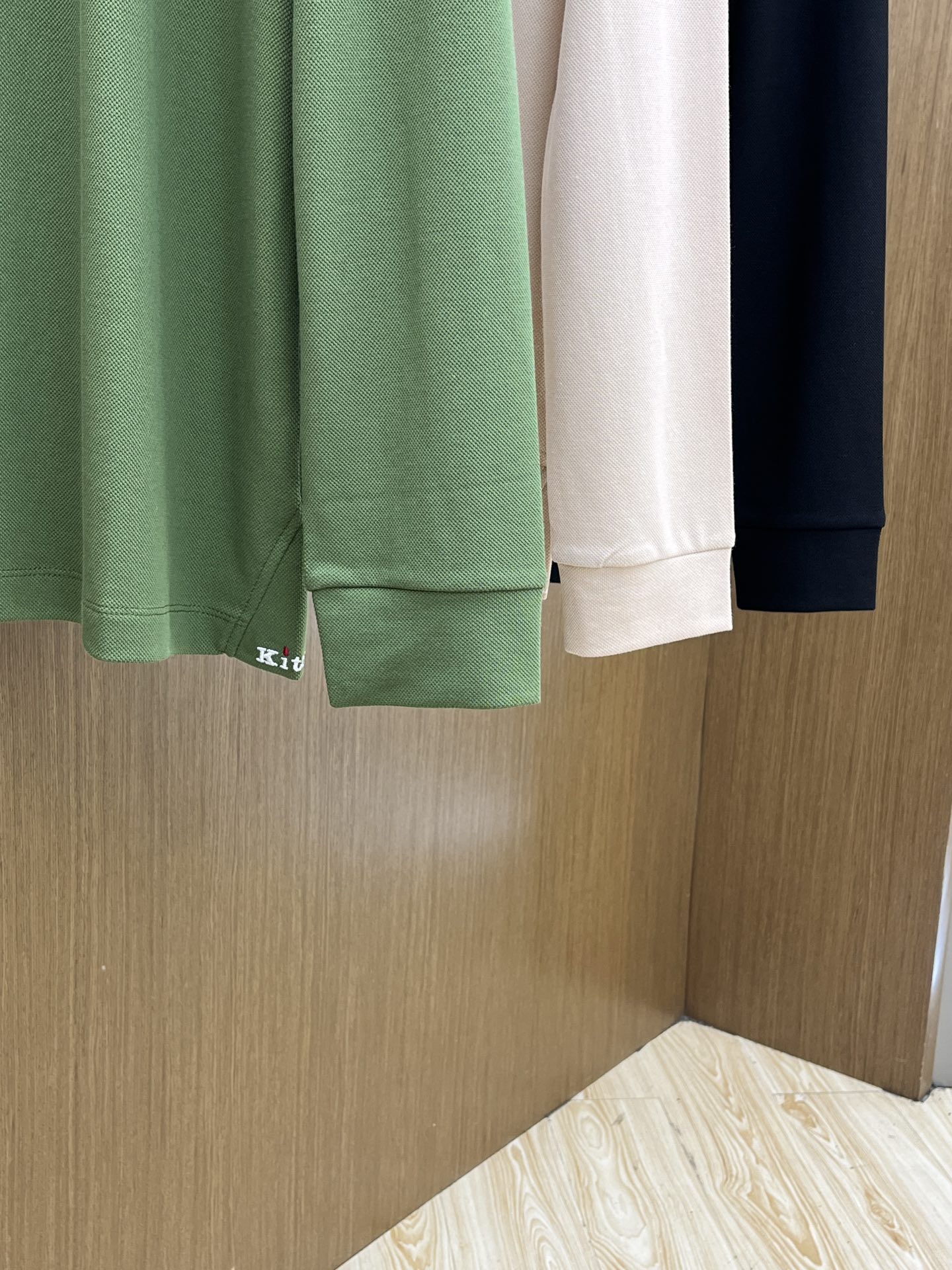 秋冬 Kiton 🔥🔥秋冬新款男士标识短袖Polo衫，延续经典商务休闲翻领POLO恤.该款Polo衫采用