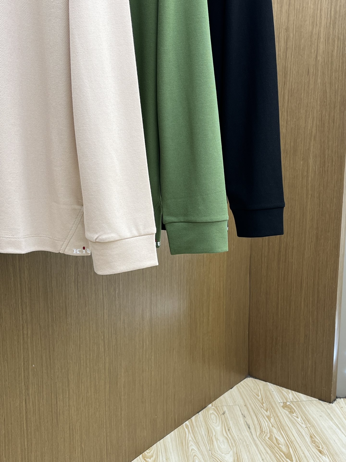 秋冬 Kiton 🔥🔥秋冬新款男士标识短袖Polo衫，延续经典商务休闲翻领POLO恤.该款Polo衫采用