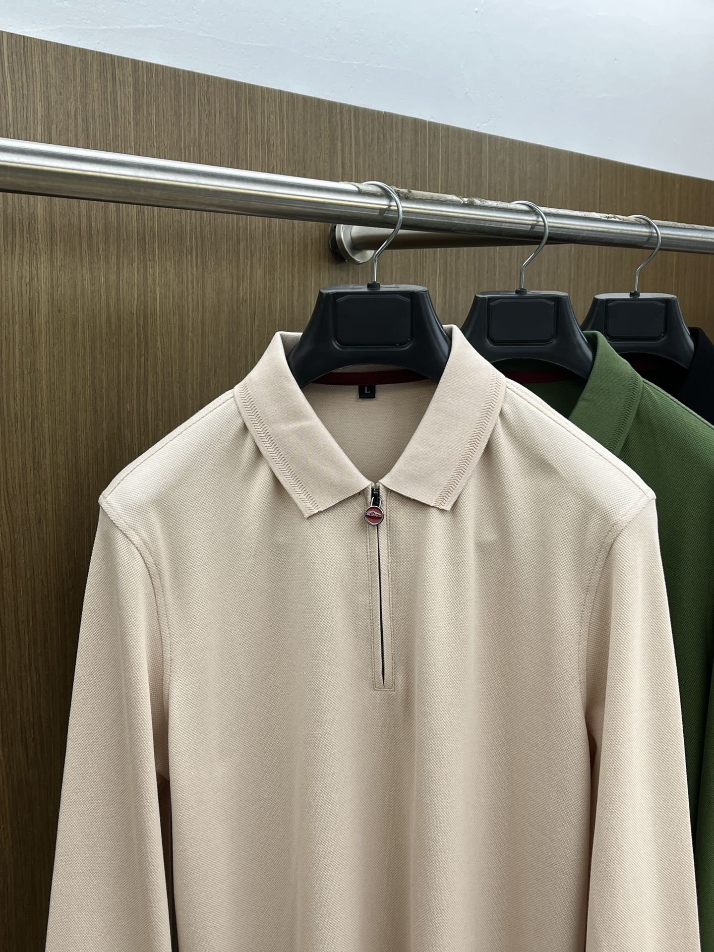 秋冬 Kiton 🔥🔥秋冬新款男士标识短袖Polo衫，延续经典商务休闲翻领POLO恤.该款Polo衫采用