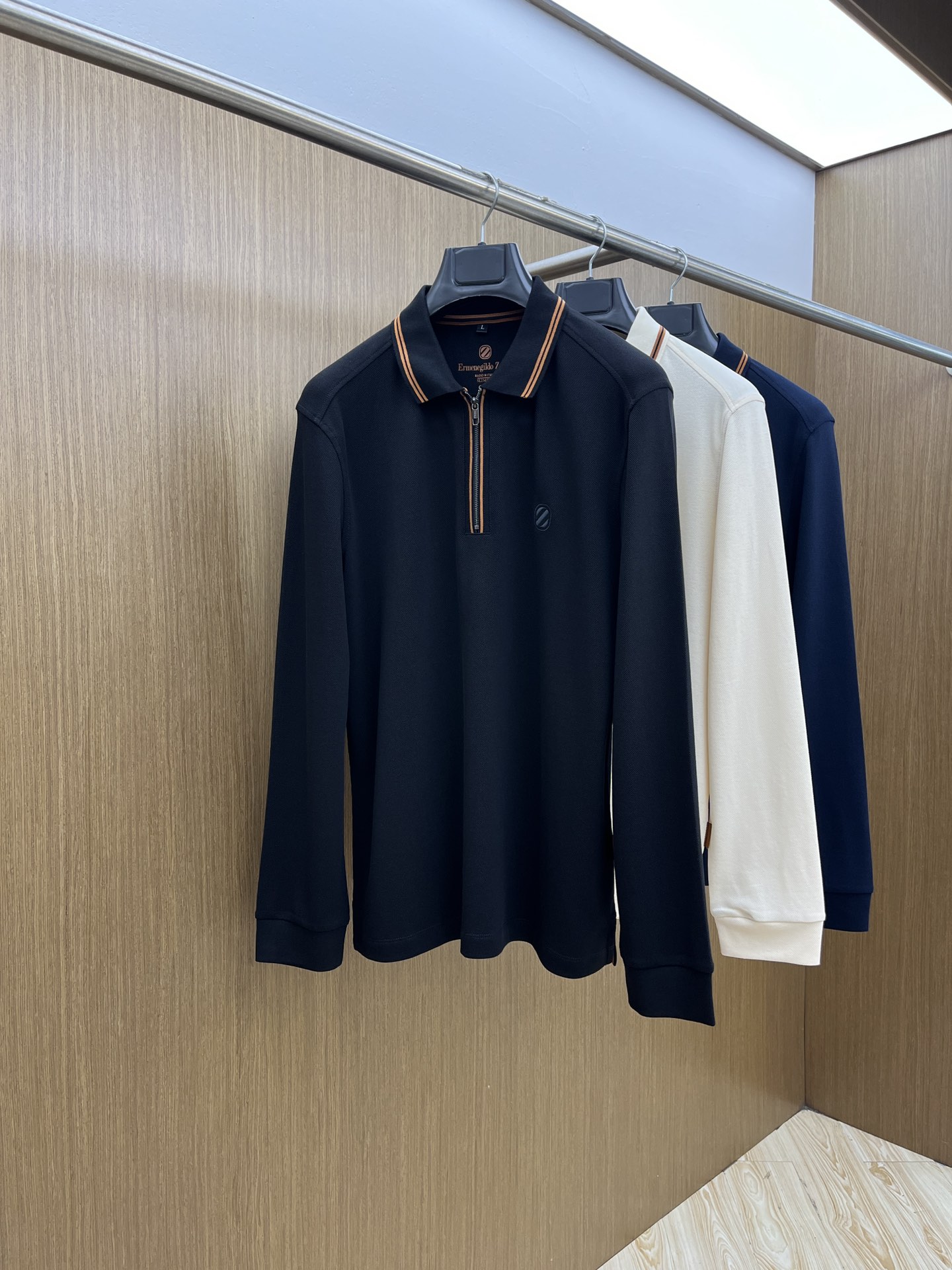 秋冬 ZZ 🔥🔥秋冬新款男士标识短袖Polo衫，延续经典商务休闲翻领POLO恤.该款Polo衫采用丝光双