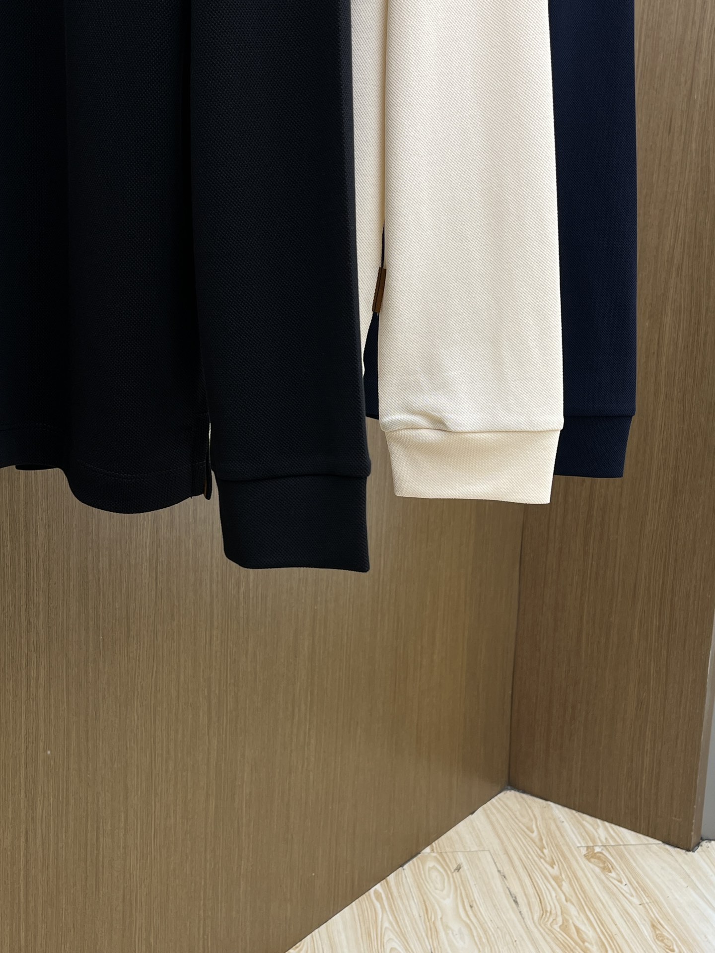 秋冬 ZZ 🔥🔥秋冬新款男士标识短袖Polo衫，延续经典商务休闲翻领POLO恤.该款Polo衫采用丝光双