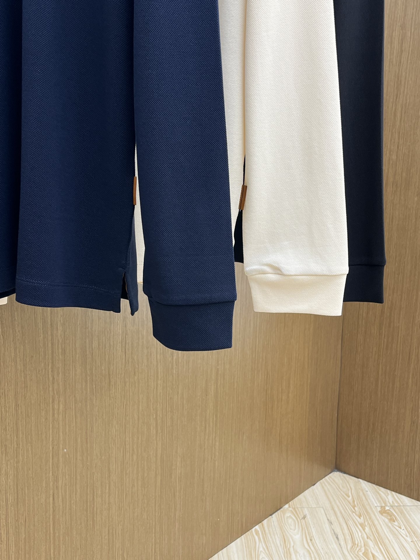 秋冬 ZZ 🔥🔥秋冬新款男士标识短袖Polo衫，延续经典商务休闲翻领POLO恤.该款Polo衫采用丝光双