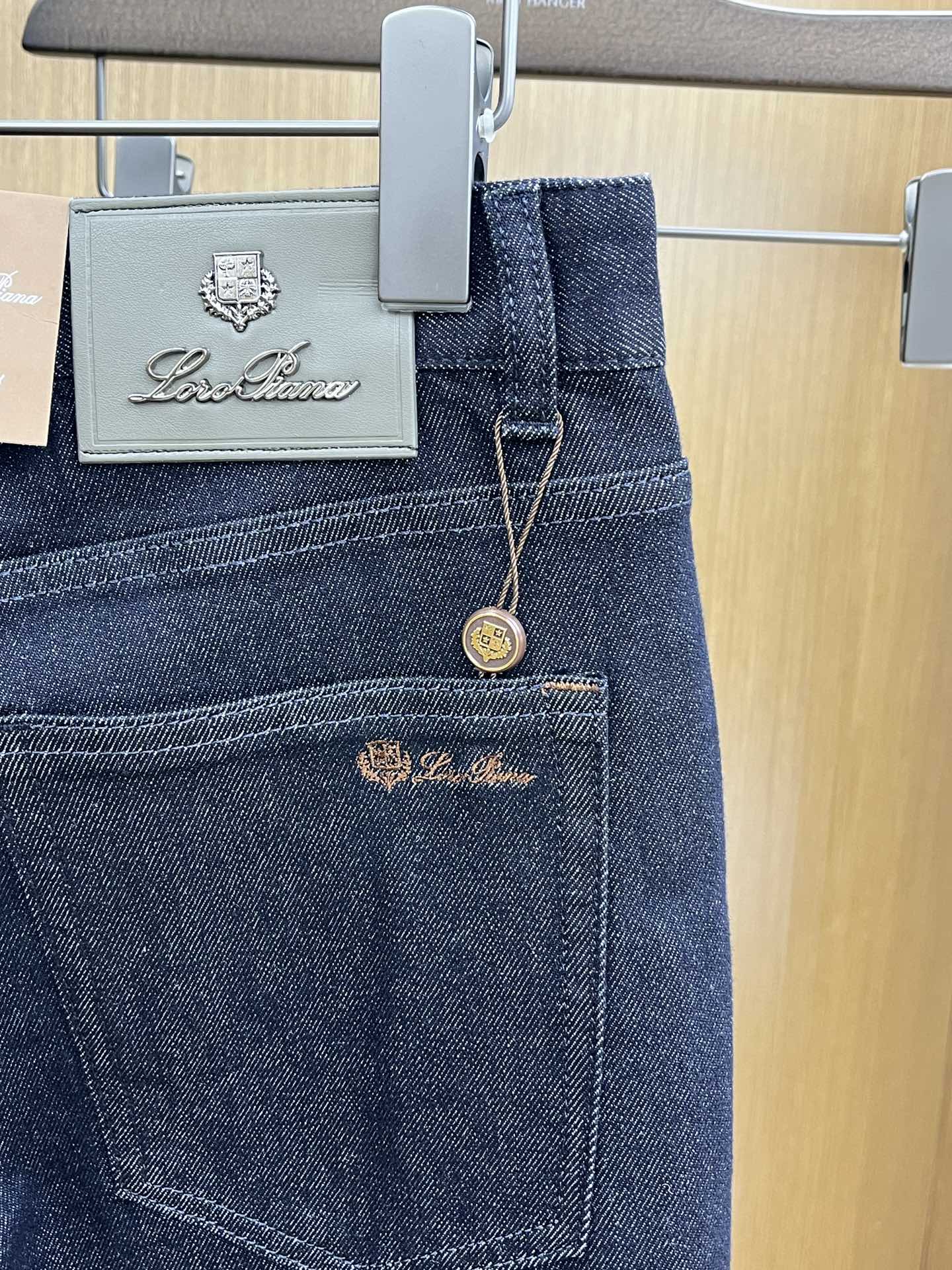 秋冬 lP🆕 🔥🔥高端定制、25SS秋冬最新款牛仔裤 柜台同步发售 进口固色面料 原版定制复刻 客供五金