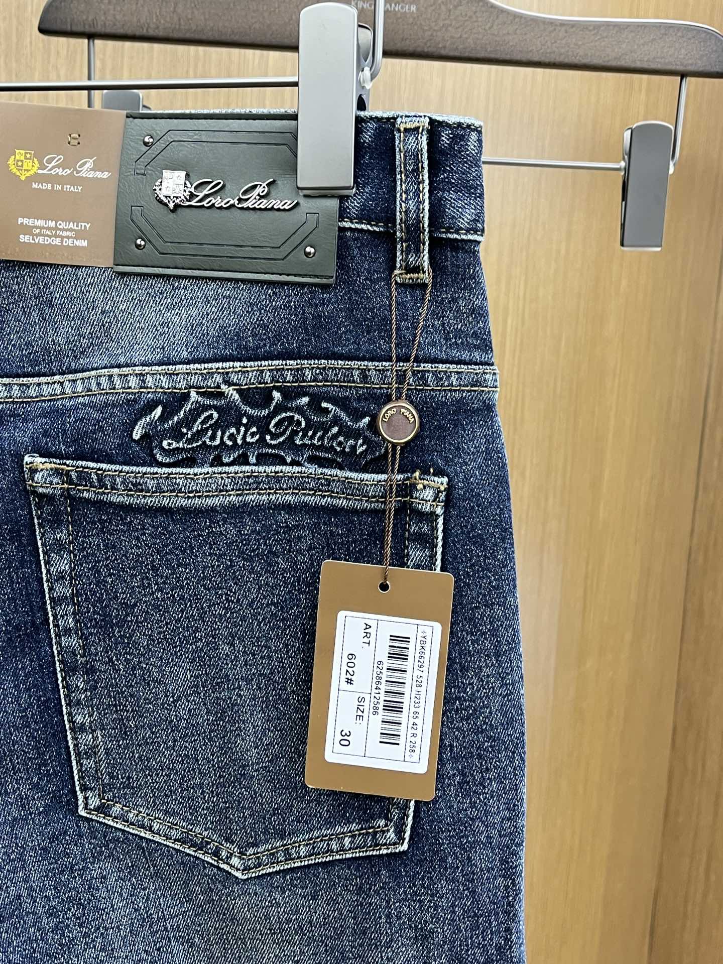 秋冬 lP🆕 🔥🔥高端定制、25SS秋冬最新款牛仔裤 柜台同步发售 进口固色面料 原版定制复刻 客供五金