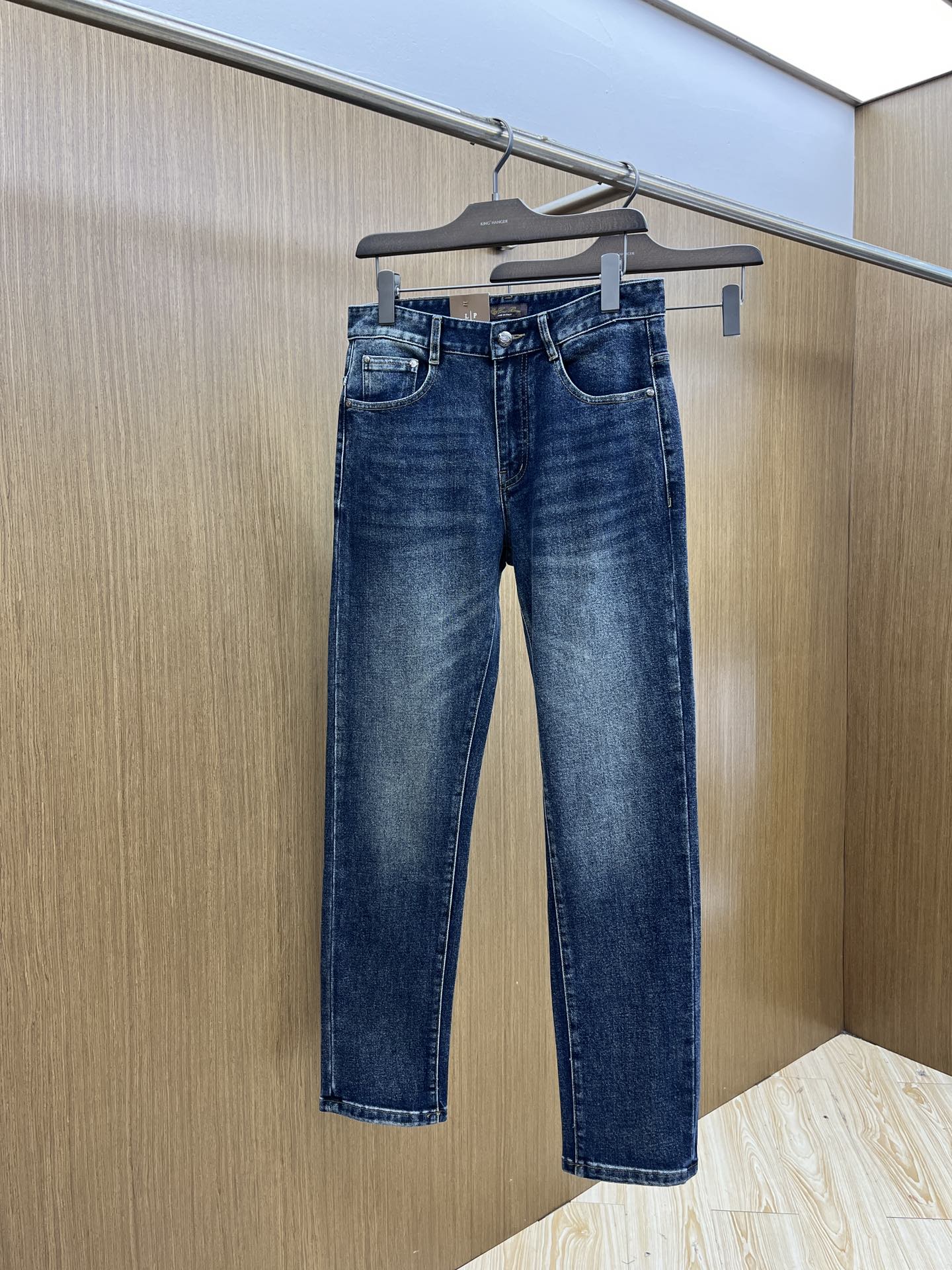 秋冬 lP🆕 🔥🔥高端定制、25SS秋冬最新款牛仔裤 柜台同步发售 进口固色面料 原版定制复刻 客供五金