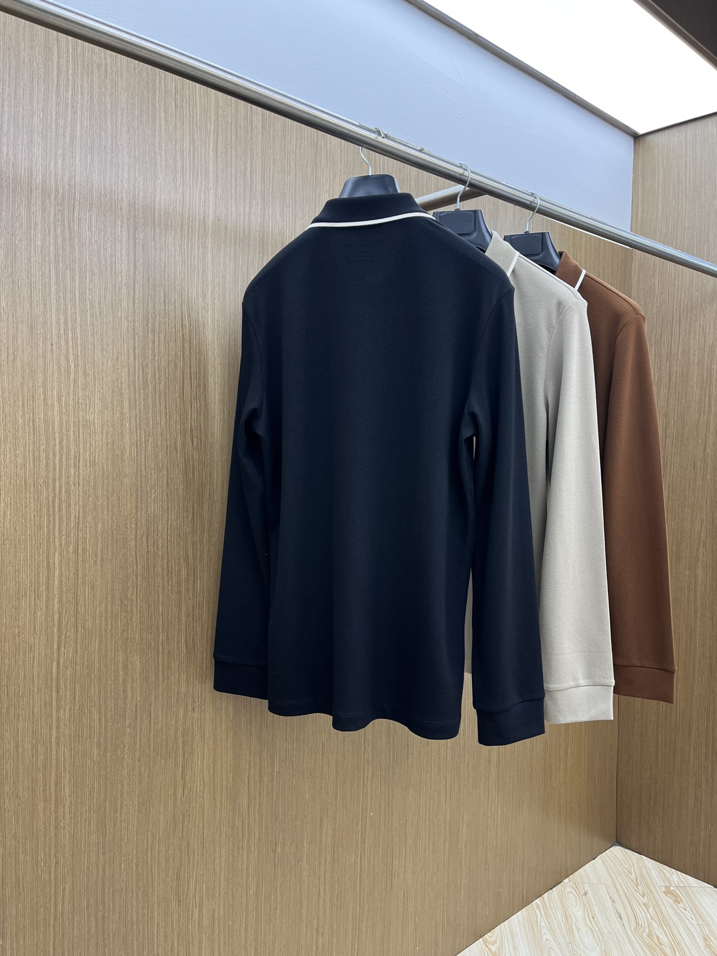 秋冬 lP🆕 🔥🔥秋冬新款男士标识短袖Polo衫，延续经典商务休闲翻领POLO恤.该款Polo衫采用丝光