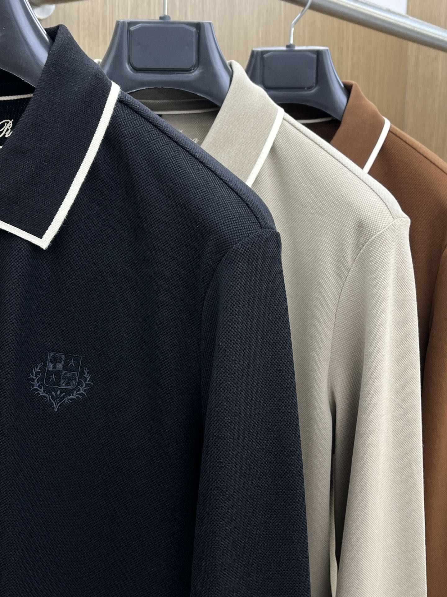 秋冬 lP🆕 🔥🔥秋冬新款男士标识短袖Polo衫，延续经典商务休闲翻领POLO恤.该款Polo衫采用丝光