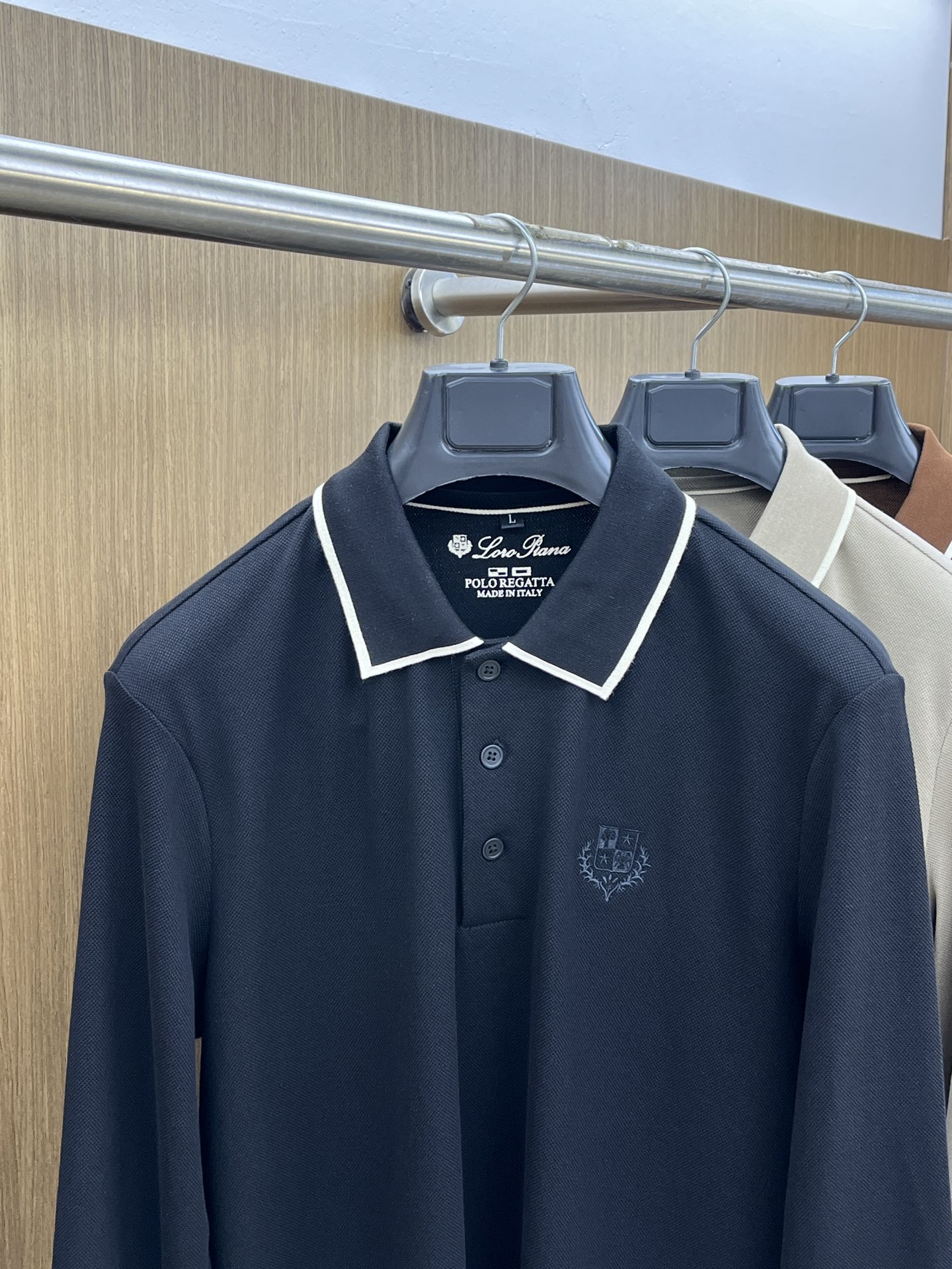 秋冬 lP🆕 🔥🔥秋冬新款男士标识短袖Polo衫，延续经典商务休闲翻领POLO恤.该款Polo衫采用丝光