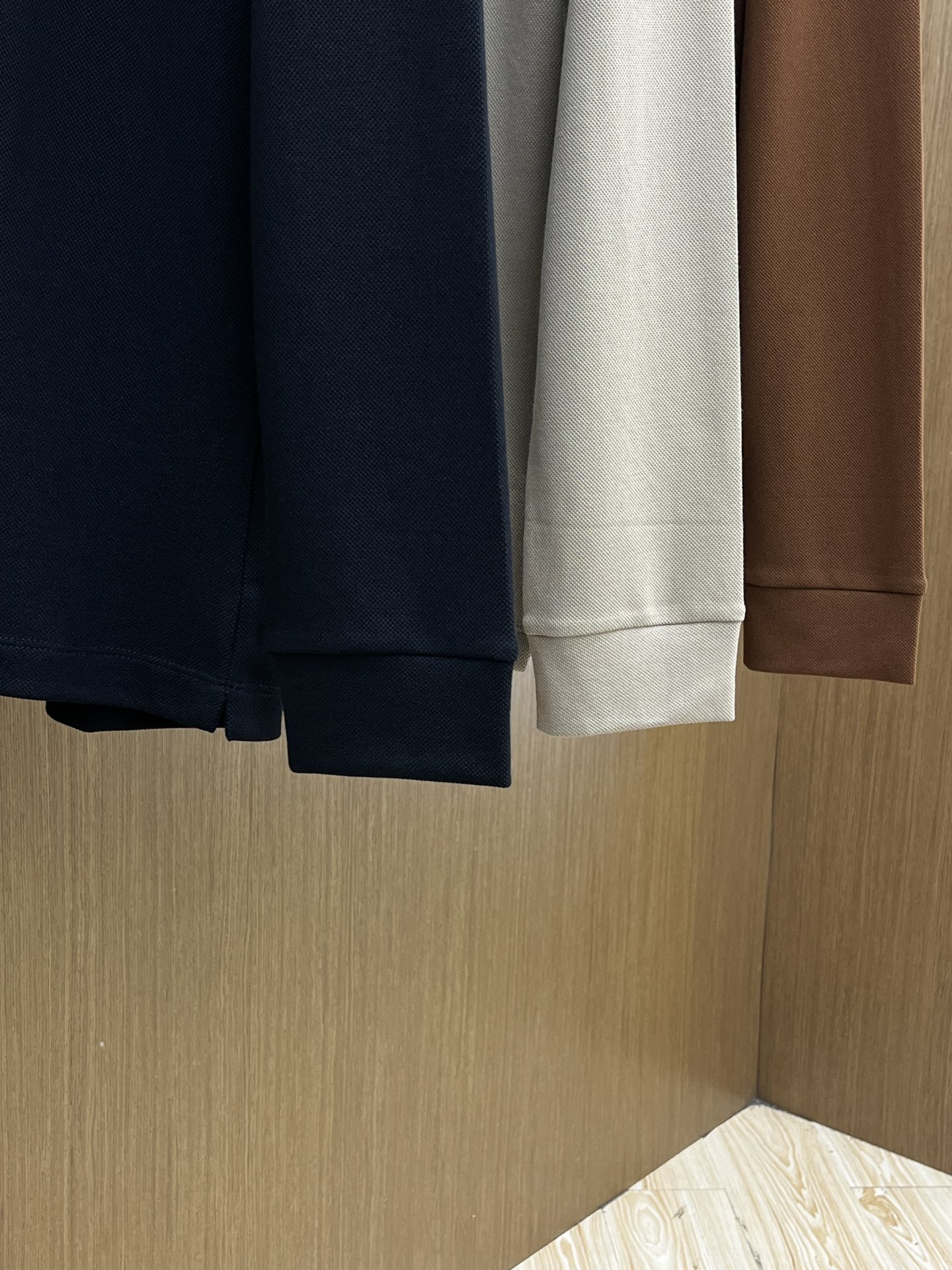 秋冬 lP🆕 🔥🔥秋冬新款男士标识短袖Polo衫，延续经典商务休闲翻领POLO恤.该款Polo衫采用丝光