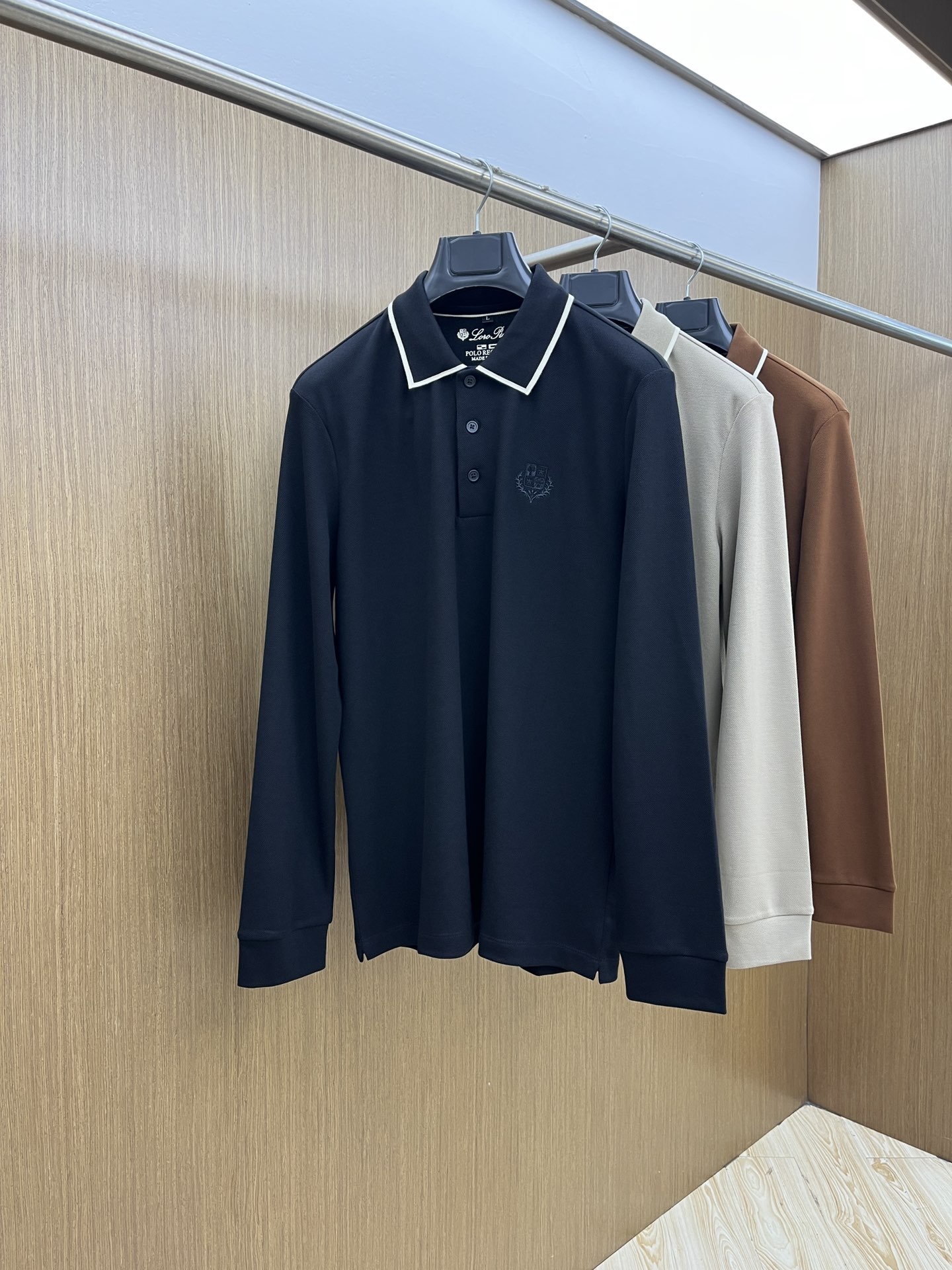 秋冬 lP🆕 🔥🔥秋冬新款男士标识短袖Polo衫，延续经典商务休闲翻领POLO恤.该款Polo衫采用丝光