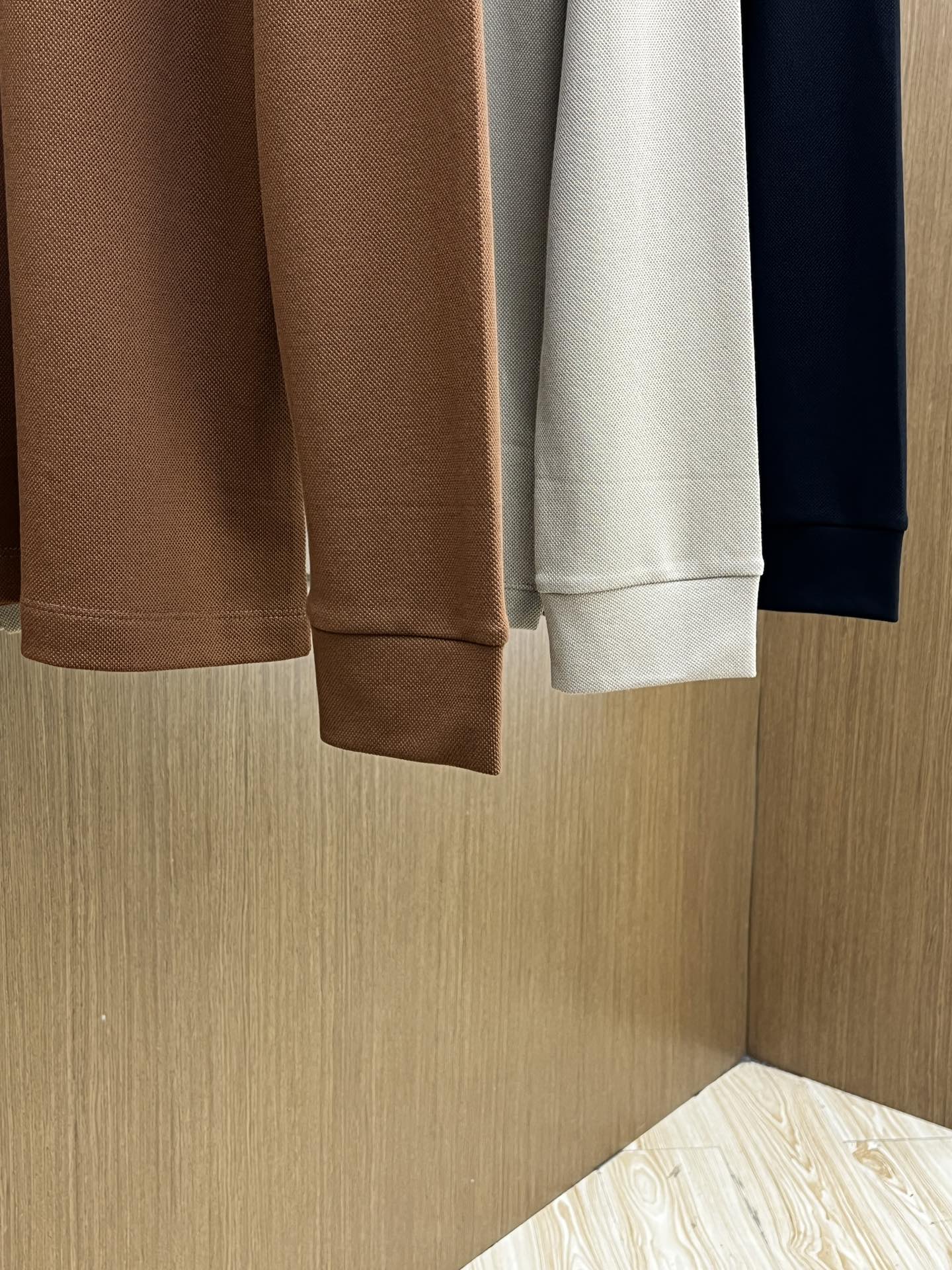 秋冬 lP🆕 🔥🔥秋冬新款男士标识短袖Polo衫，延续经典商务休闲翻领POLO恤.该款Polo衫采用丝光