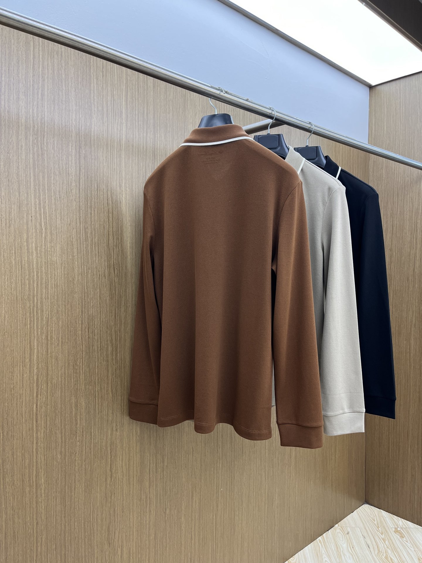 秋冬 lP🆕 🔥🔥秋冬新款男士标识短袖Polo衫，延续经典商务休闲翻领POLO恤.该款Polo衫采用丝光